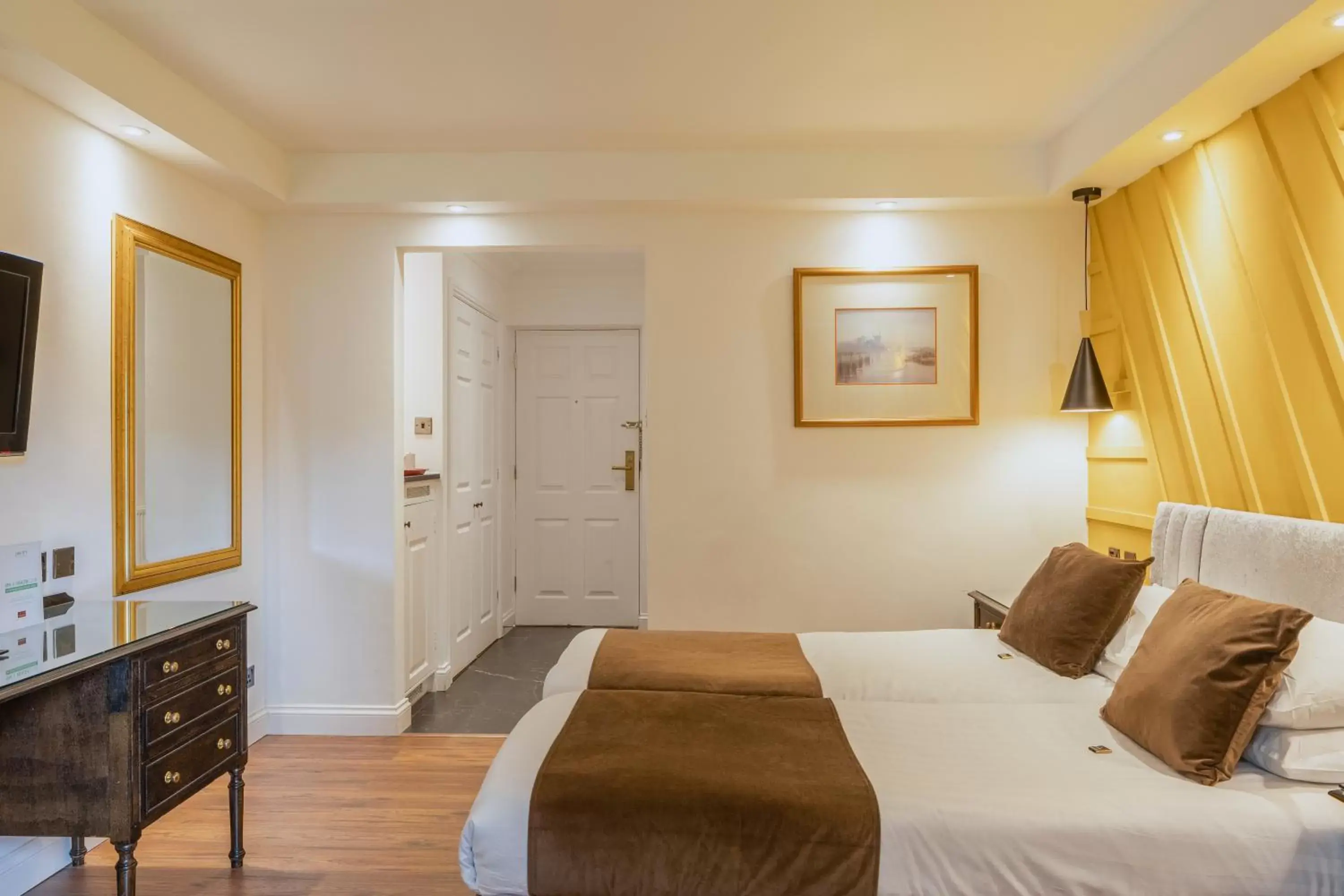 Bedroom, Bed in Muthu Belstead Brook Hotel