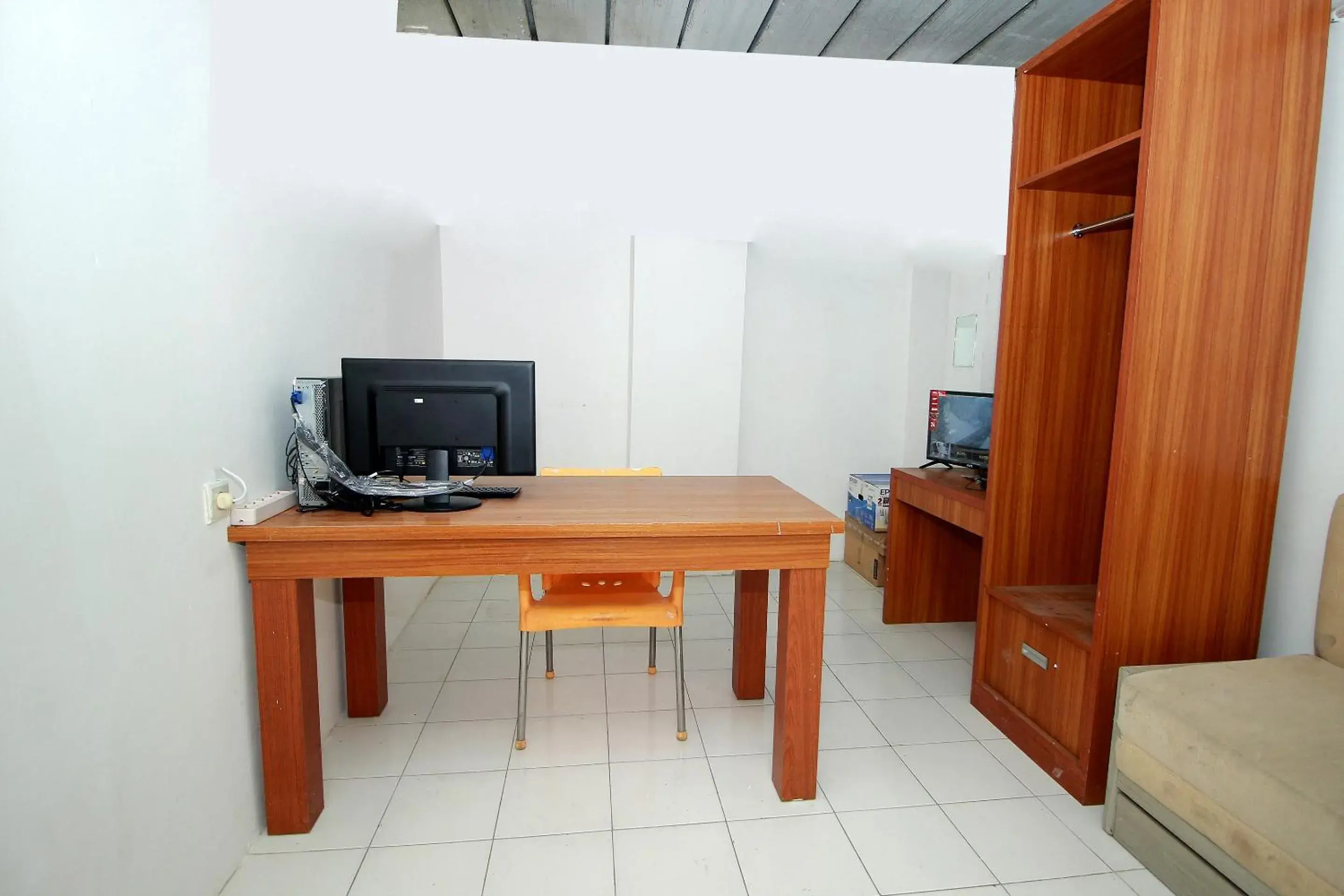 Lobby or reception, TV/Entertainment Center in OYO 1678 Jati Exclusive Homestay