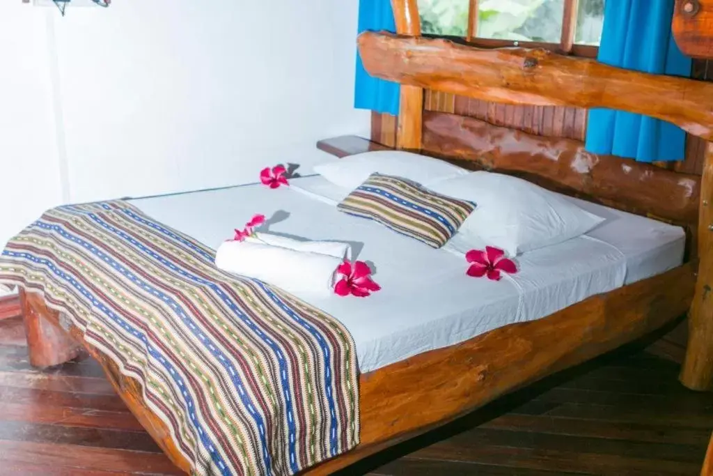 Bed in Hotel La Isla Inn