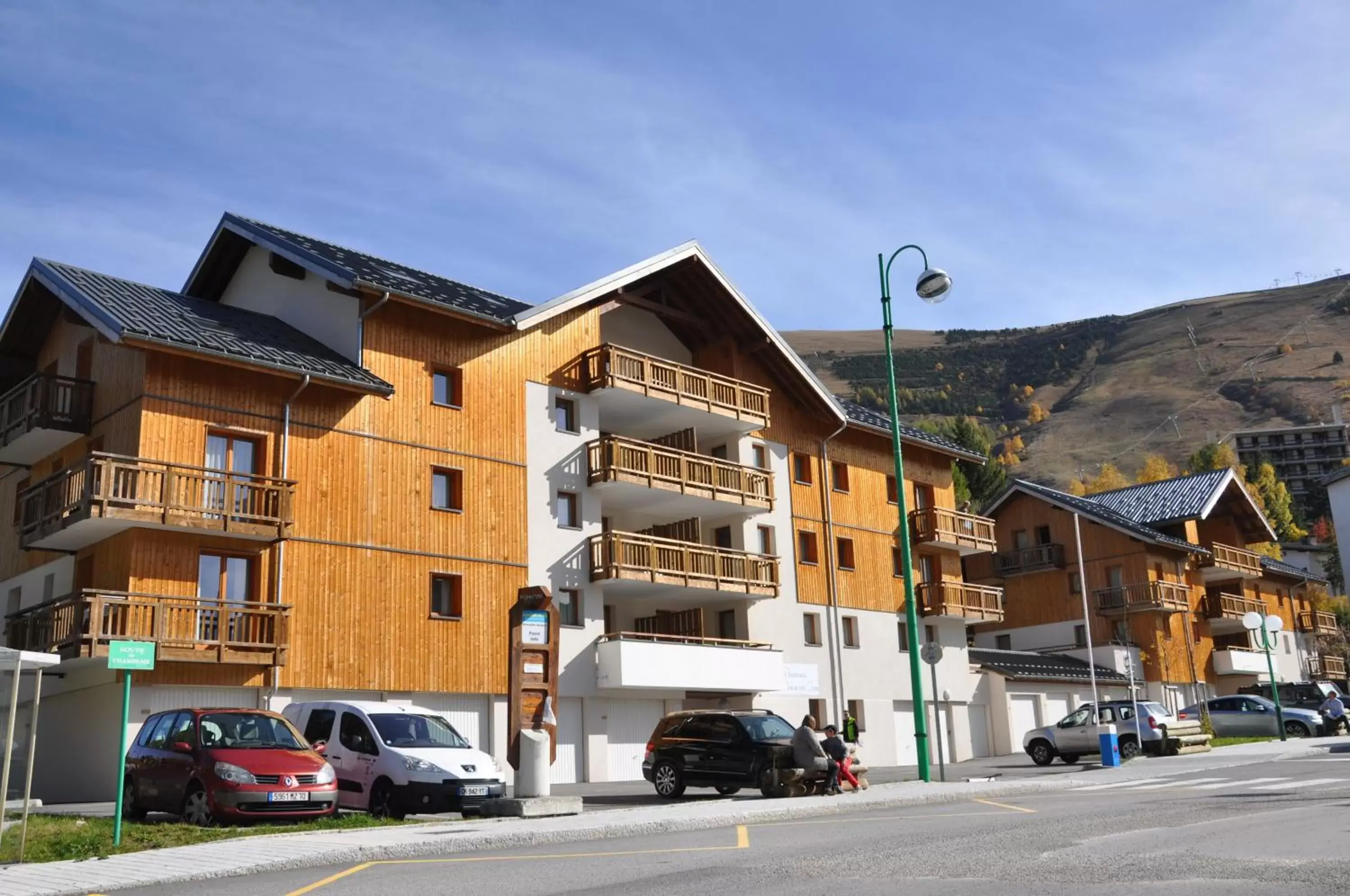 Facade/entrance, Property Building in Vacancéole - Au Coeur des Ours