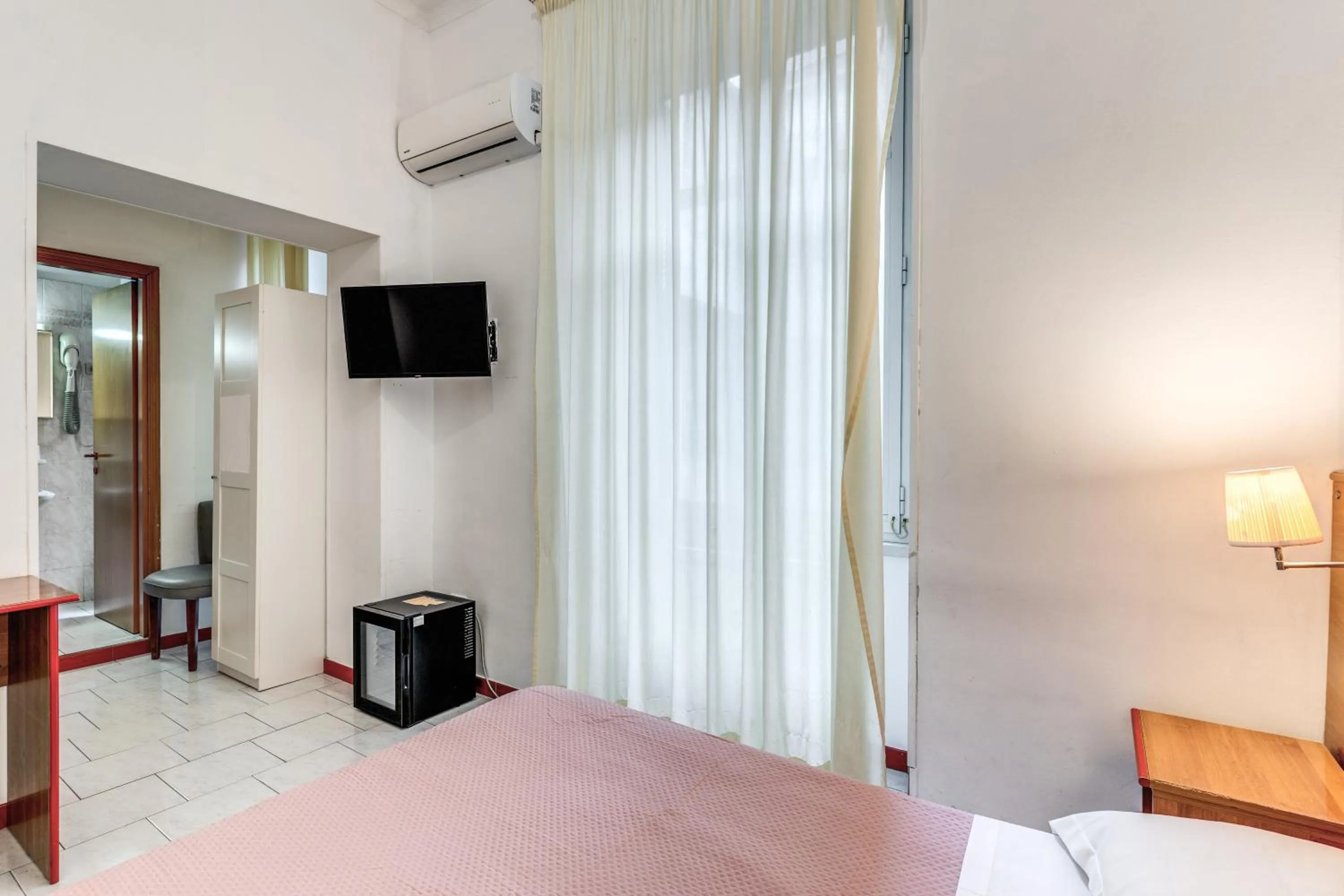 Bedroom, Bed in Hotel Altavilla 9