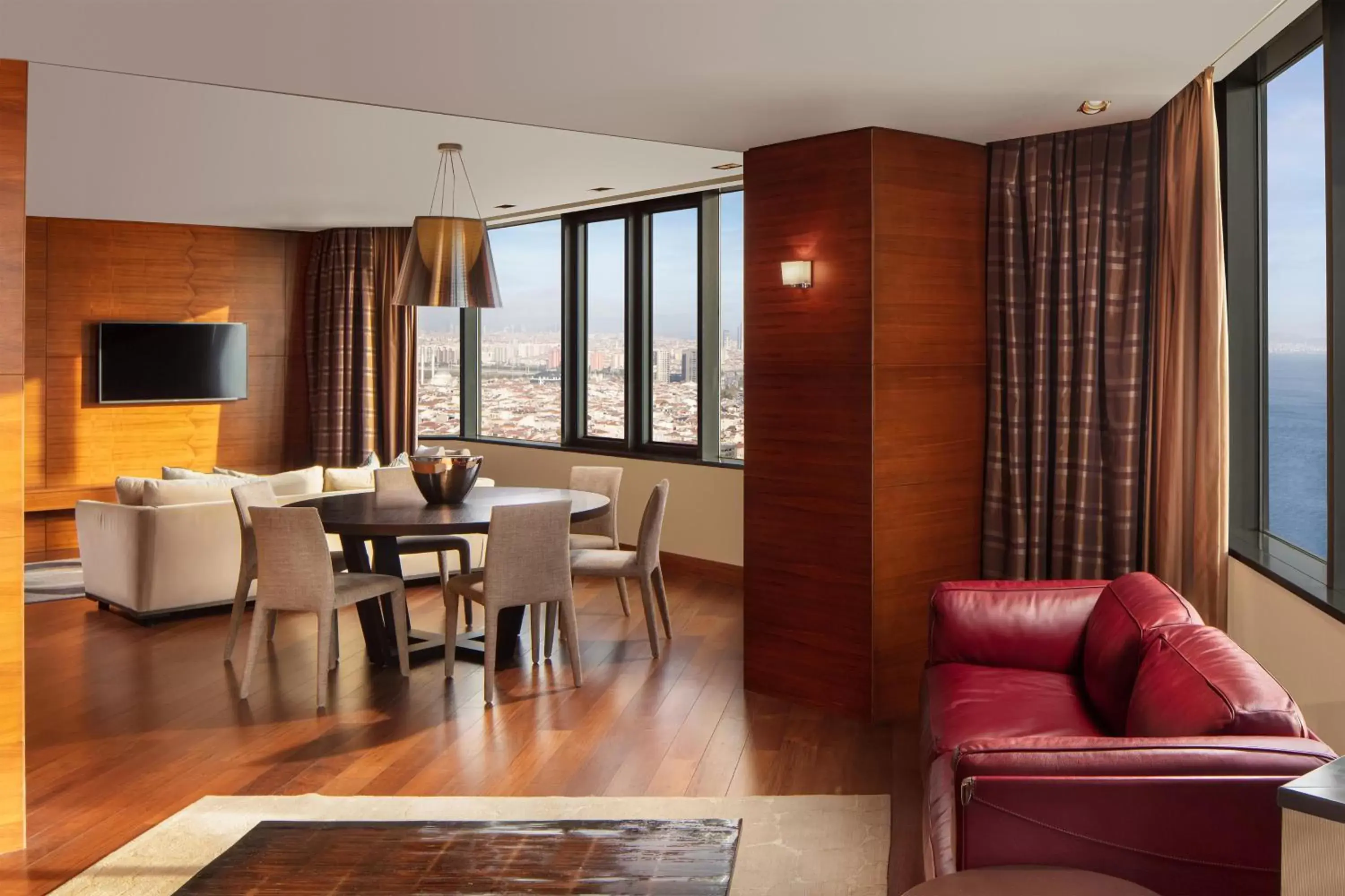 Photo of the whole room, Seating Area in Sheraton Istanbul Atakoy Hotel