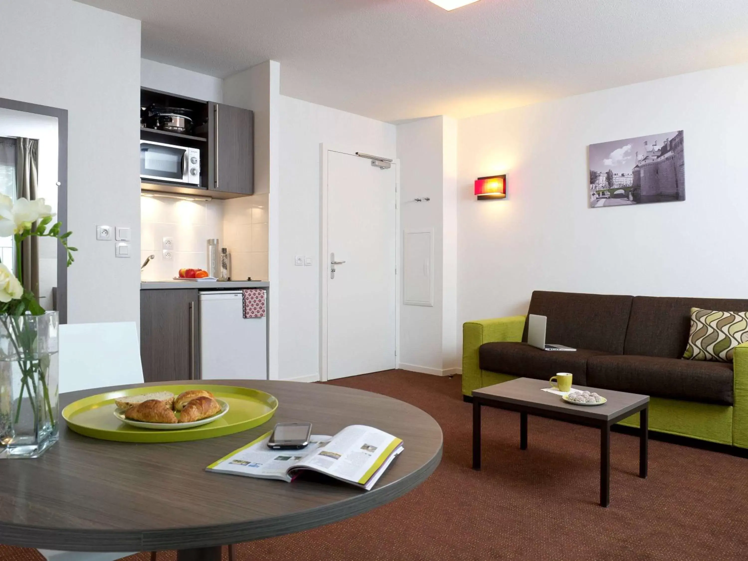Photo of the whole room, Seating Area in Aparthotel Adagio Access Nantes Viarme