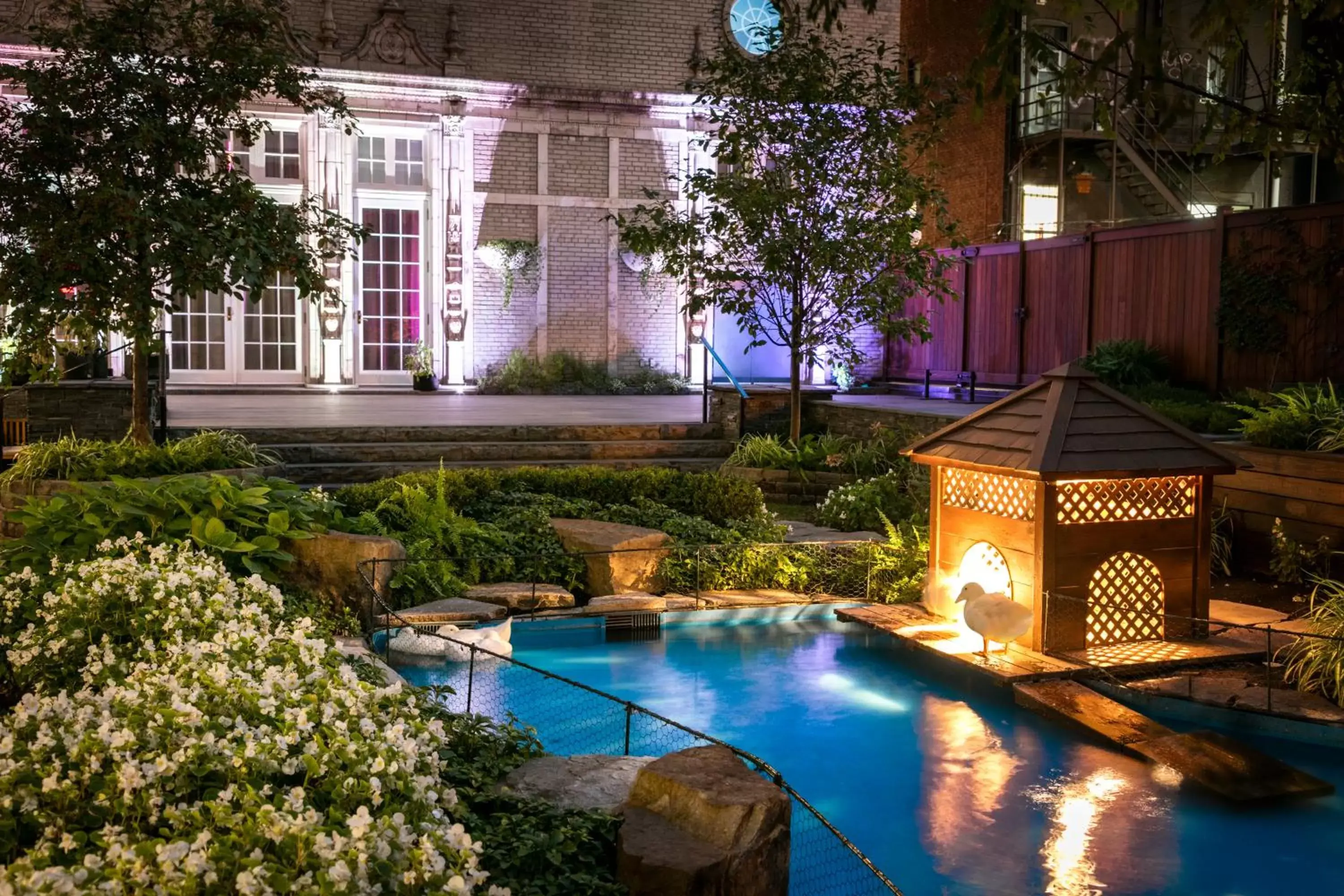 Garden, Swimming Pool in The Ritz-Carlton, Montreal