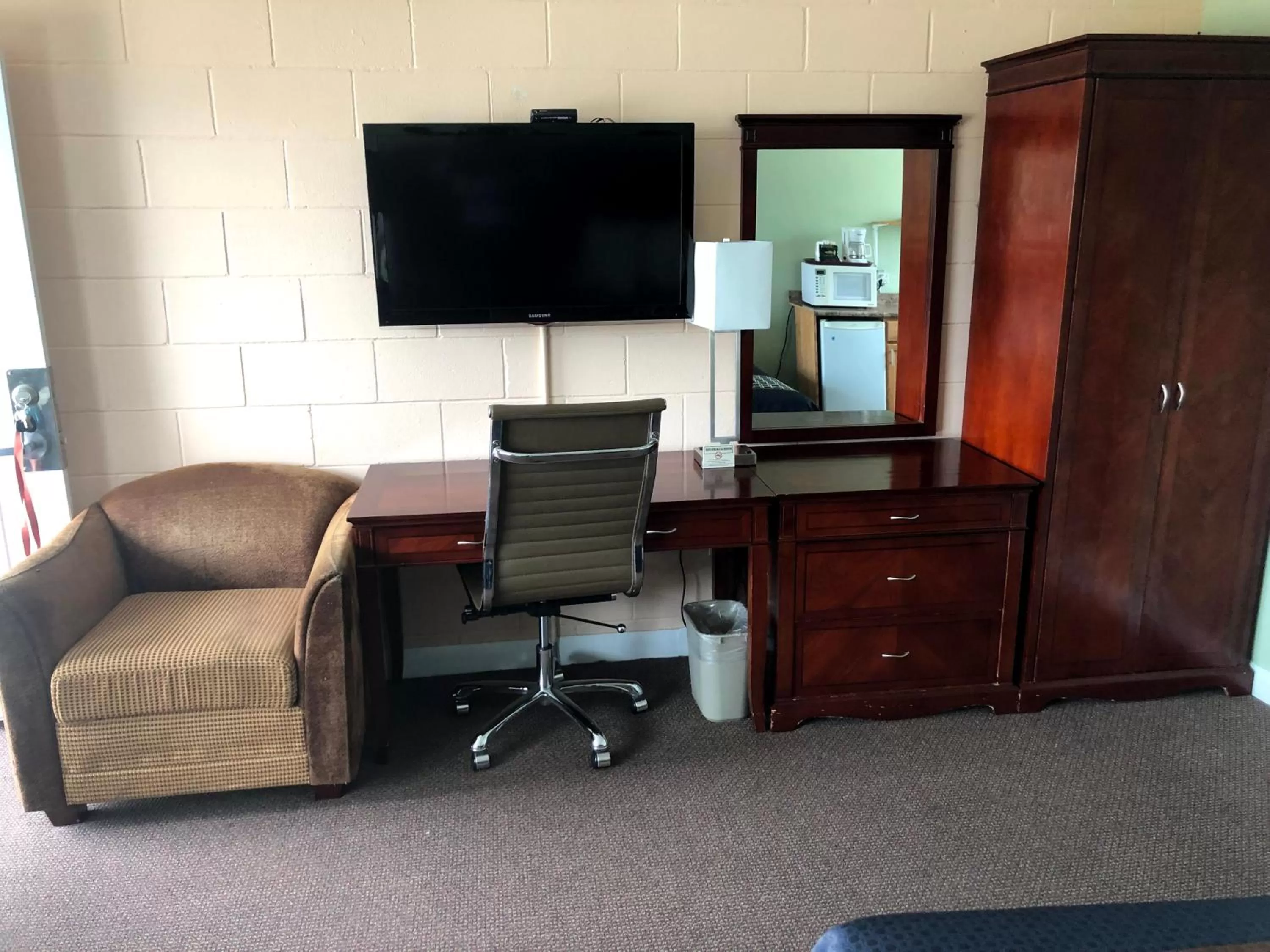 Perth Plaza Inn & Suites