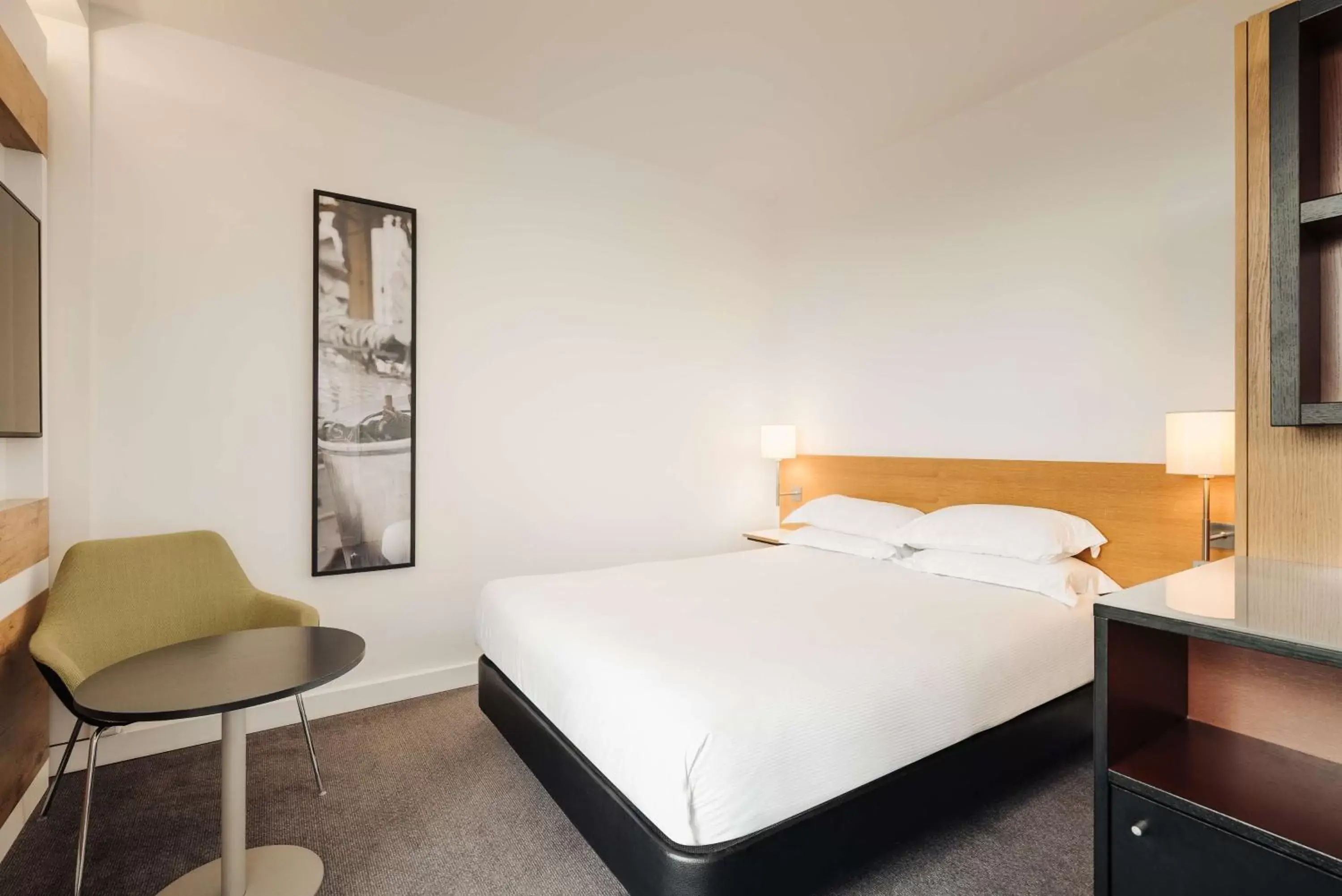 Bed in DoubleTree by Hilton Amsterdam Centraal Station