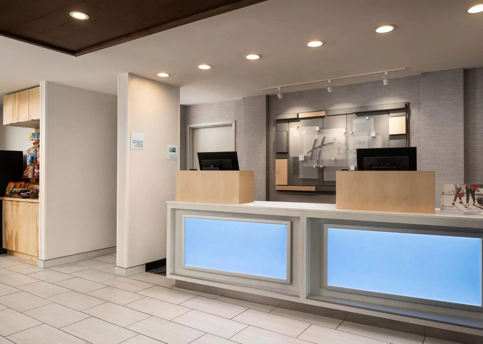 Property building, Lobby/Reception in Holiday Inn Express Hotel & Suites Olive Branch, an IHG Hotel