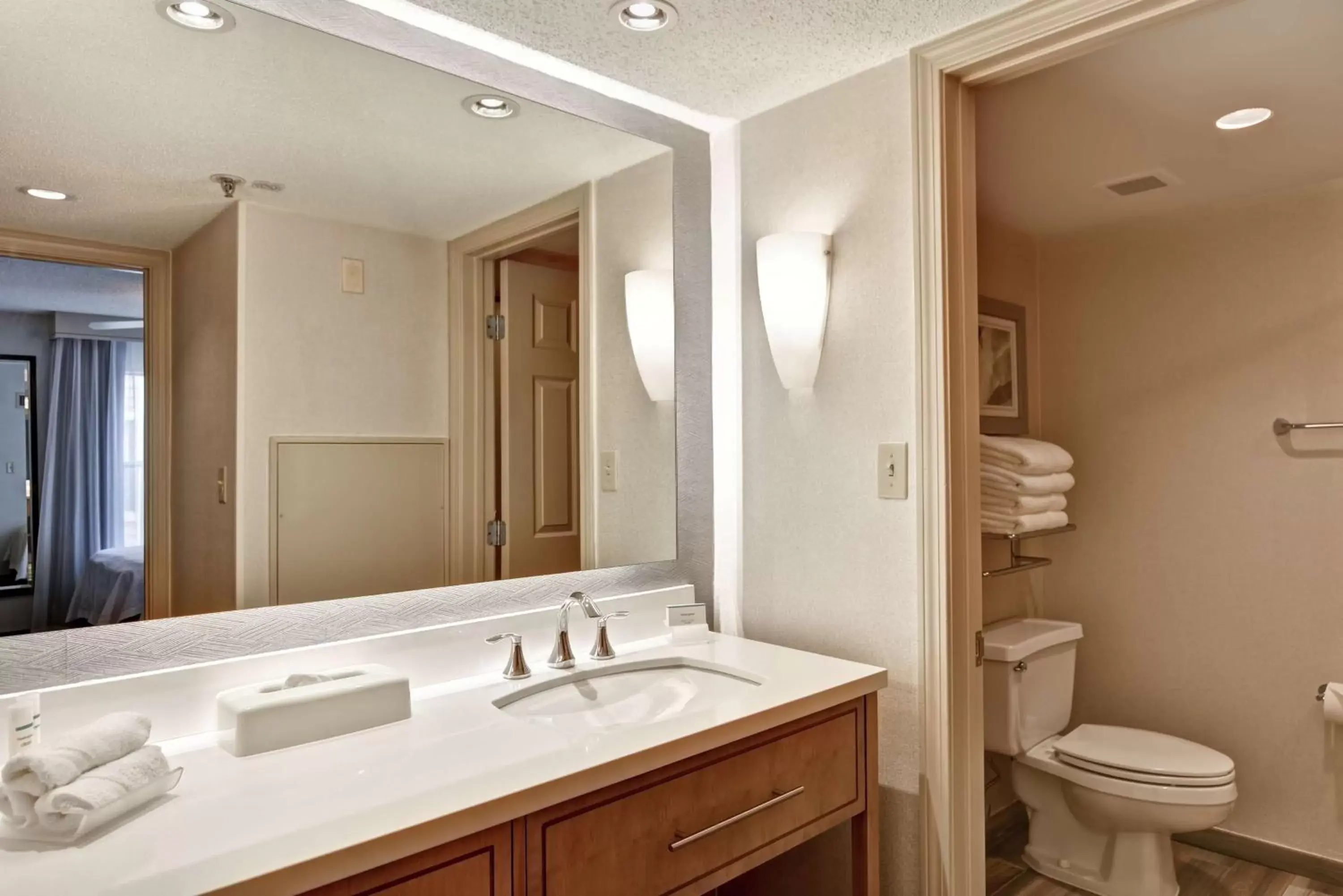 Bathroom in Homewood Suites Hartford/Windsor Locks