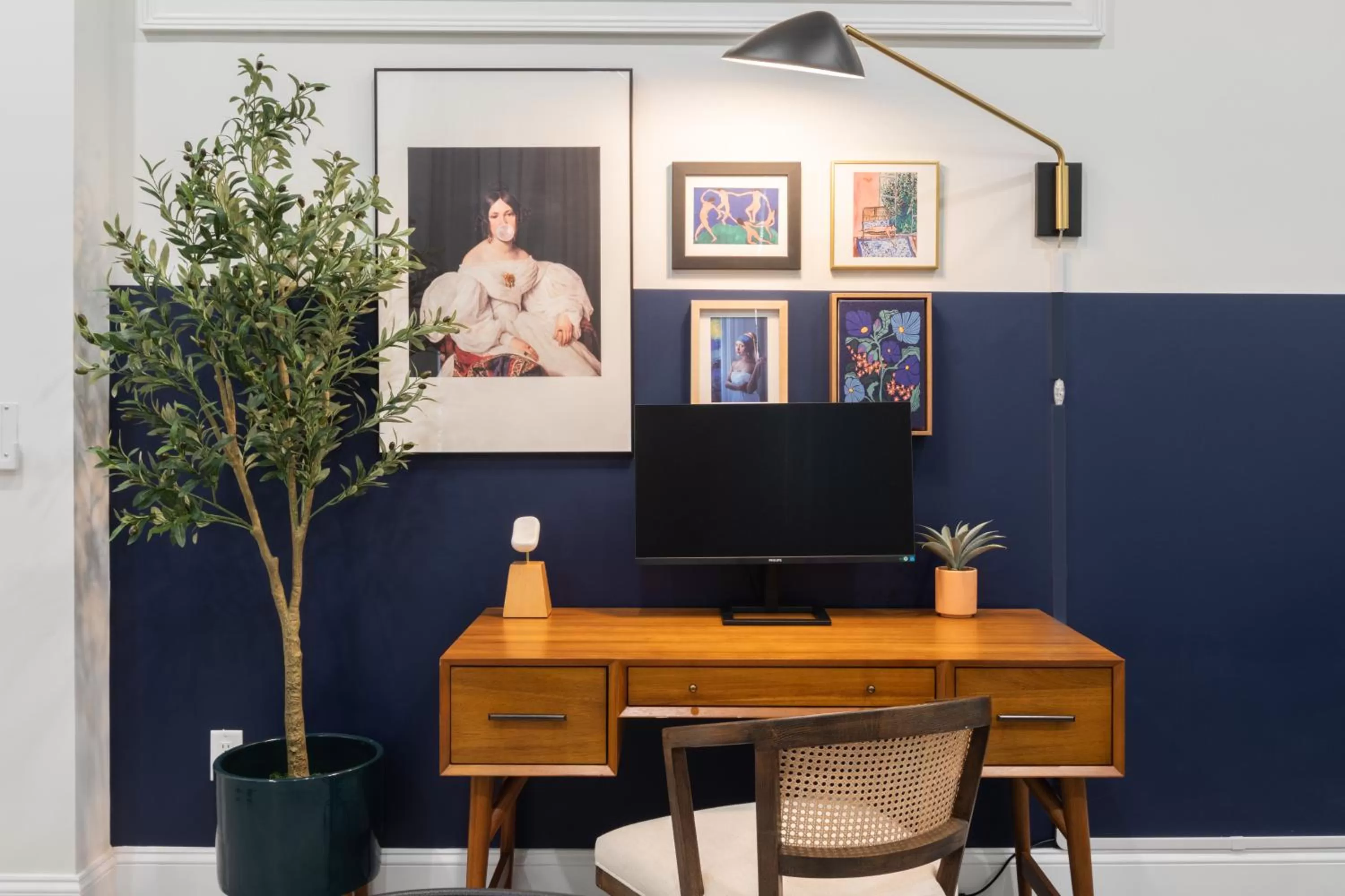 Living room in Sosuite at French Quarters - Rittenhouse Square