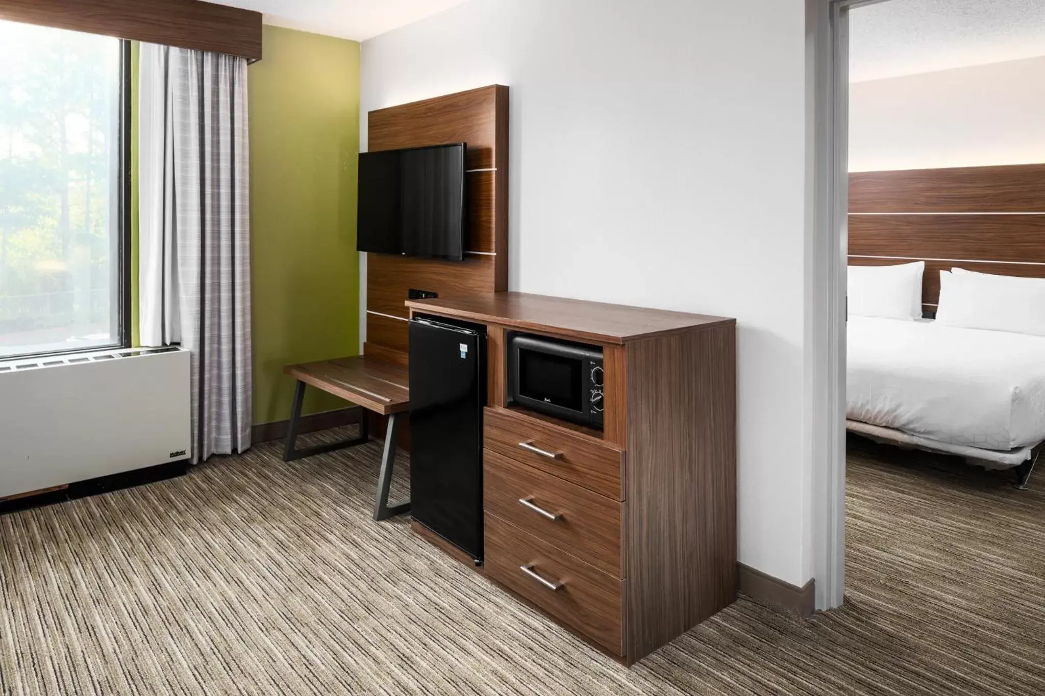 Photo of the whole room, TV/Entertainment Center in Holiday Inn Express Atlanta Airport-College Park, an IHG Hotel