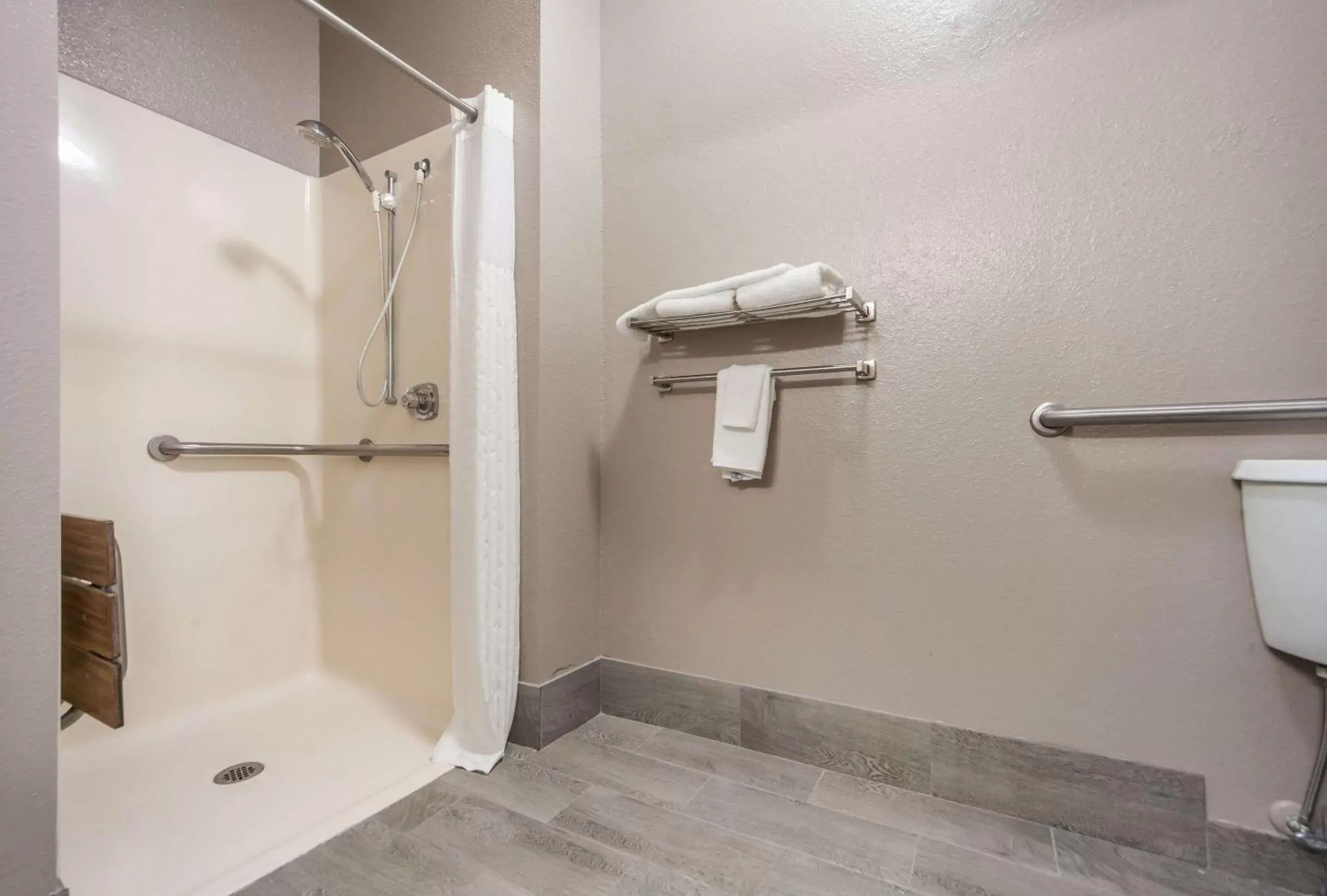 Bathroom in Quality Inn & Suites West Omaha - NE Linclon