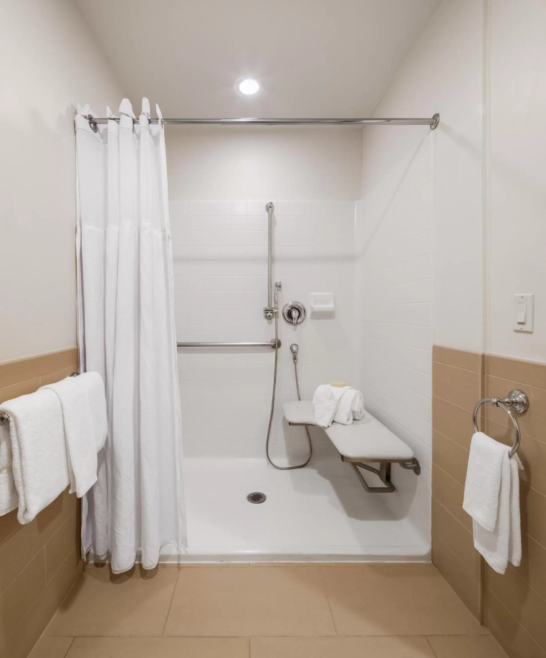 Shower in Ayres Hotel & Spa Moreno Valley/Riverside