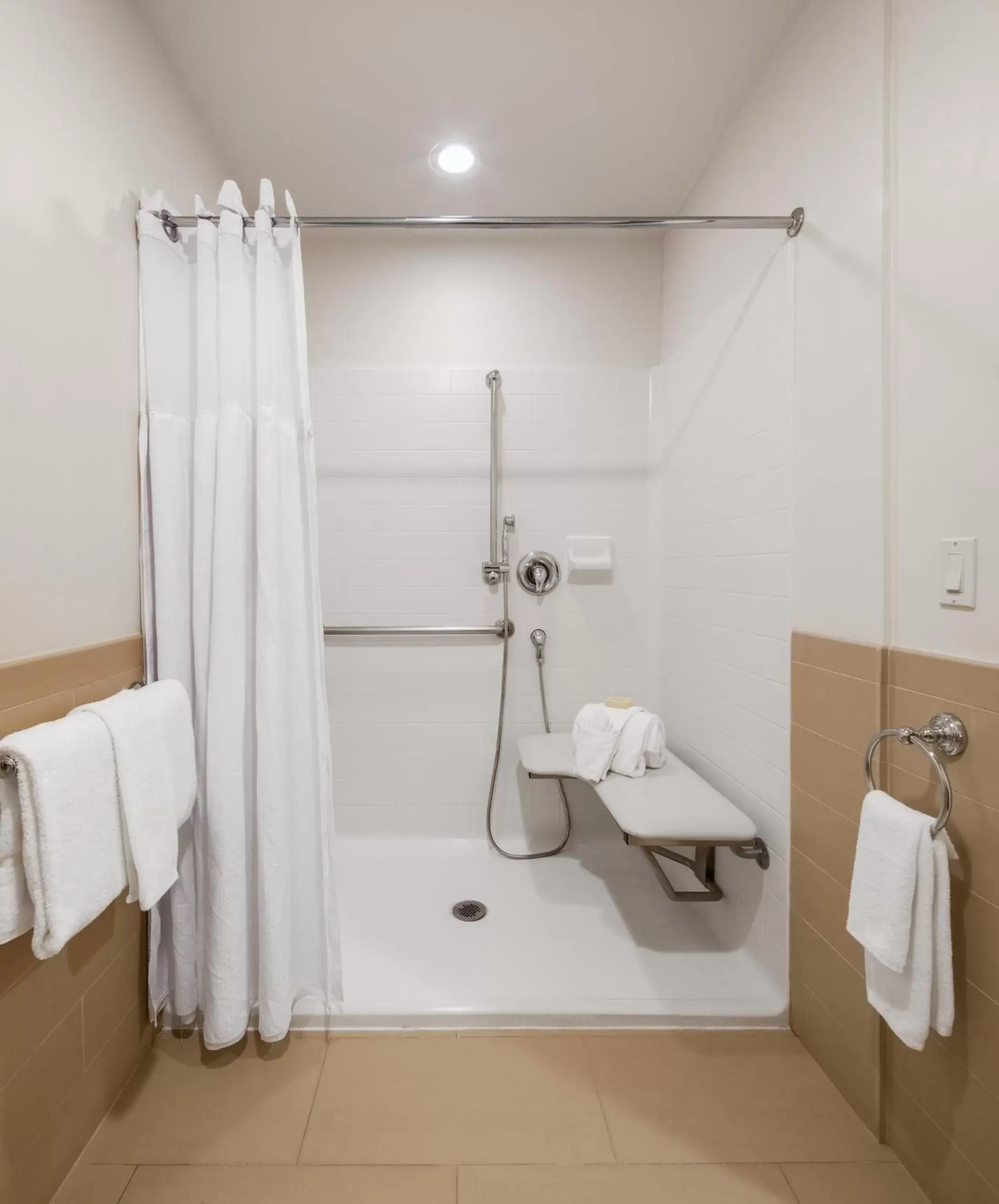 Shower, Bathroom in Ayres Hotel & Spa Moreno Valley/Riverside