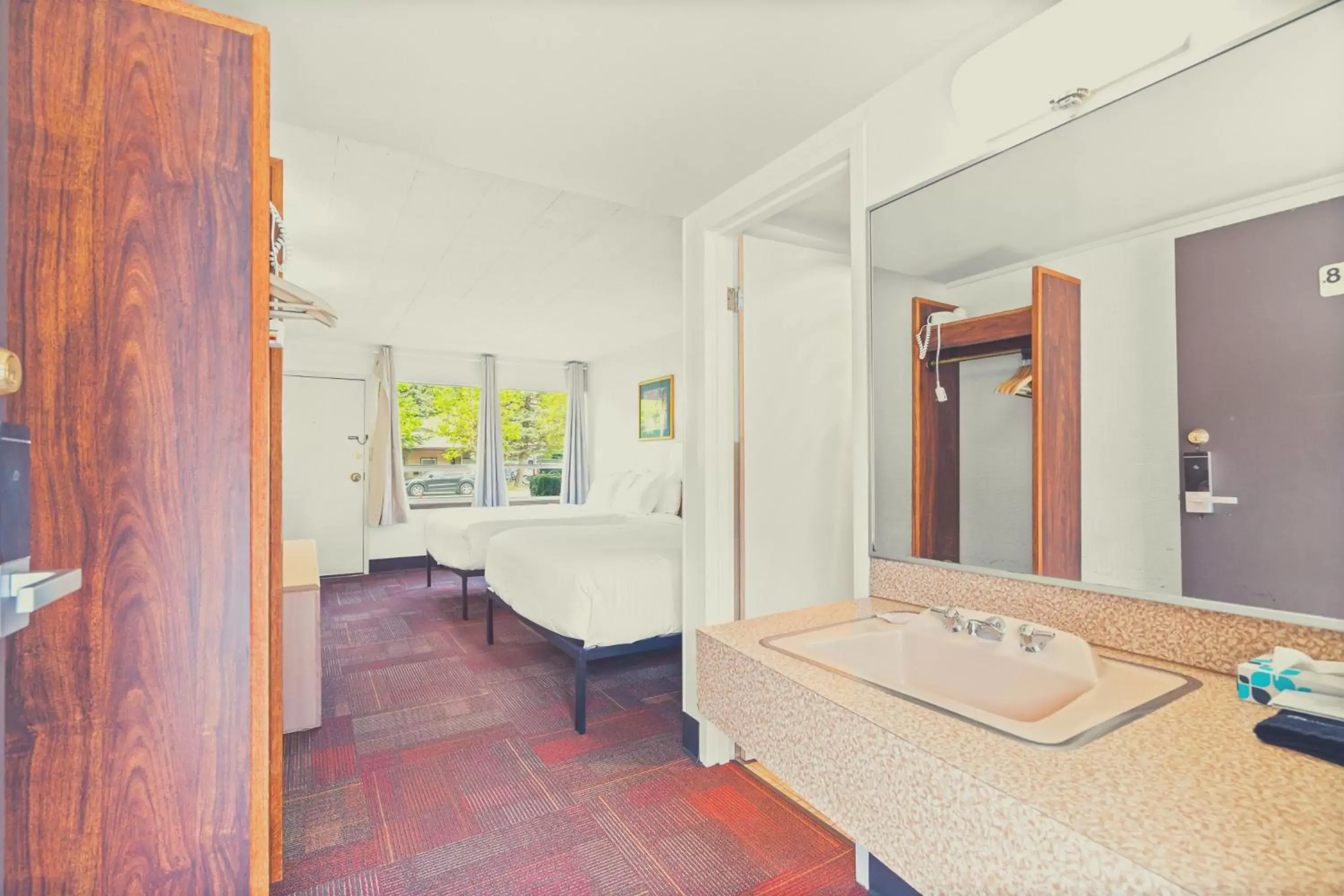 Bedroom, Bathroom in Stardust Motel Wallace