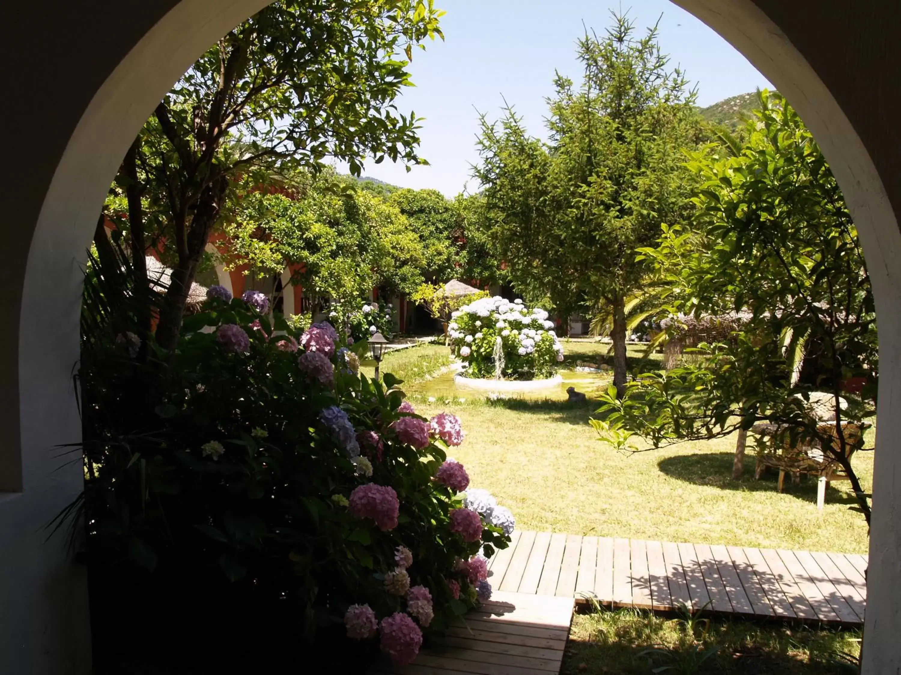Area and facilities, Garden in Mesón de Sancho