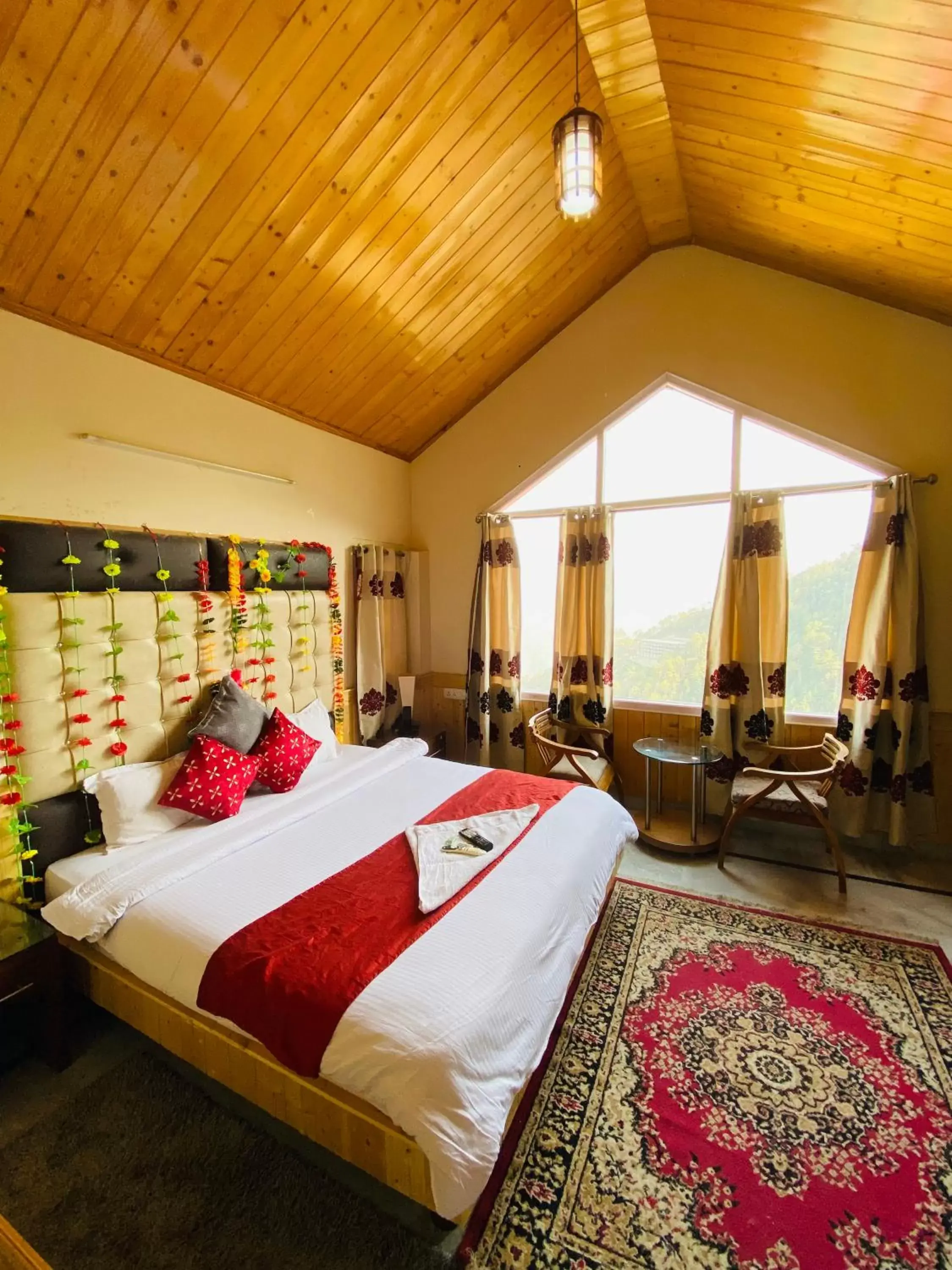 Superior Double or Twin Room with Mountain View in Sai Cottage Shimla Superior Double or Twin Room with Mountain View in Sai Cottage Shimla