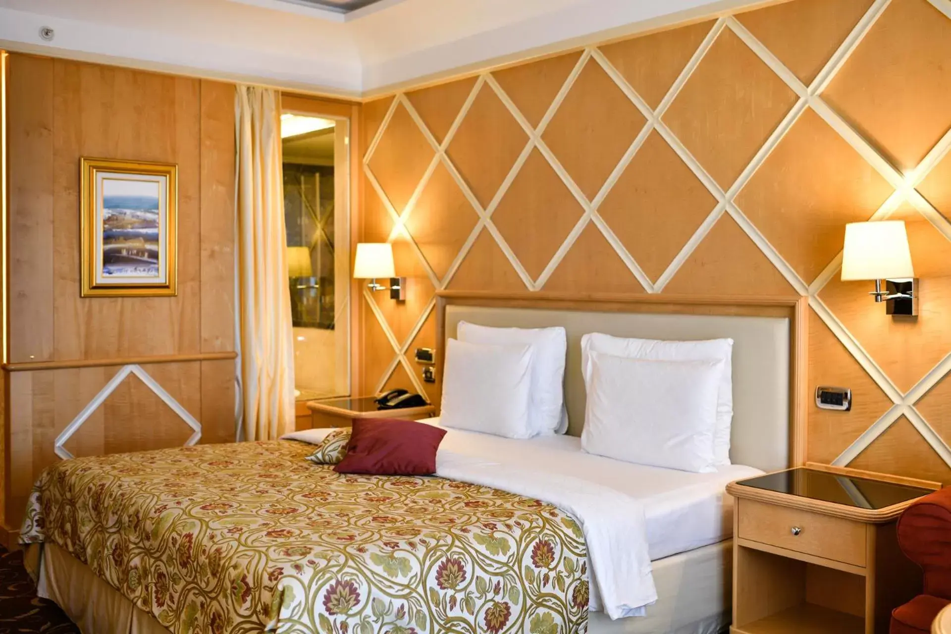 Bed in Splendid Conference & Spa Resort