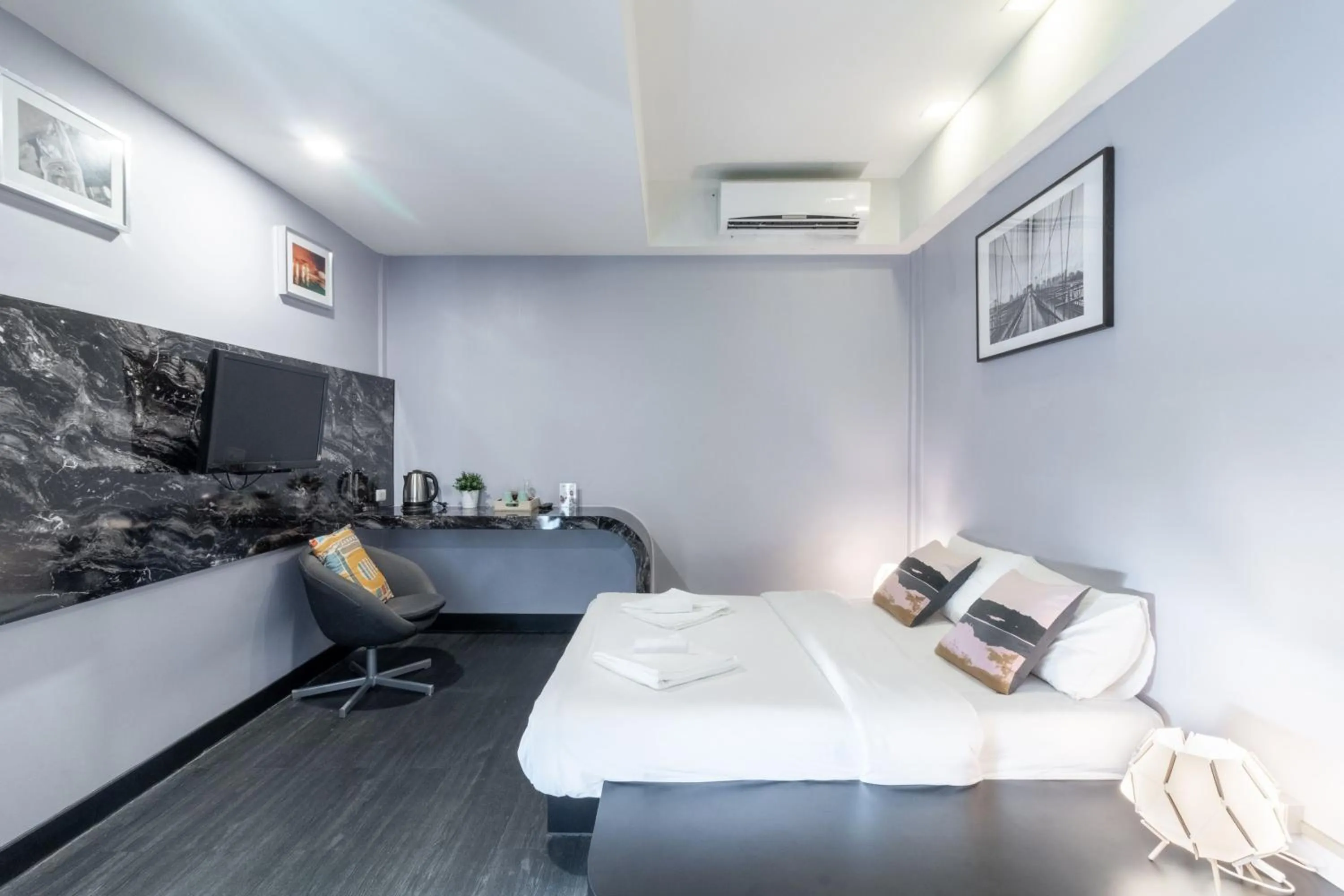 Photo of the whole room in CheQinn Hostel - Sukhumvit 4 Nana Plaza