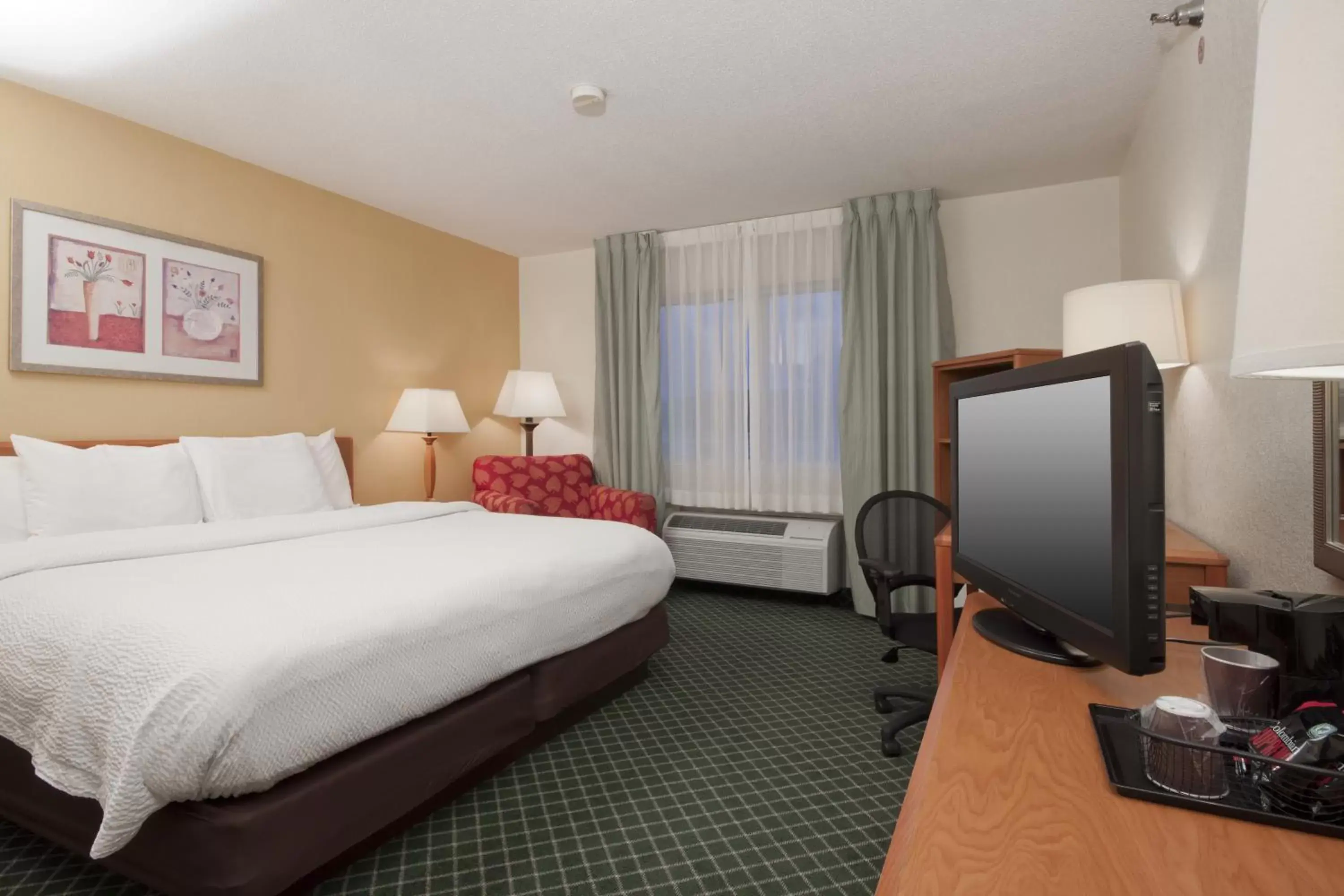 Bed in Wingate by Wyndham Sioux City