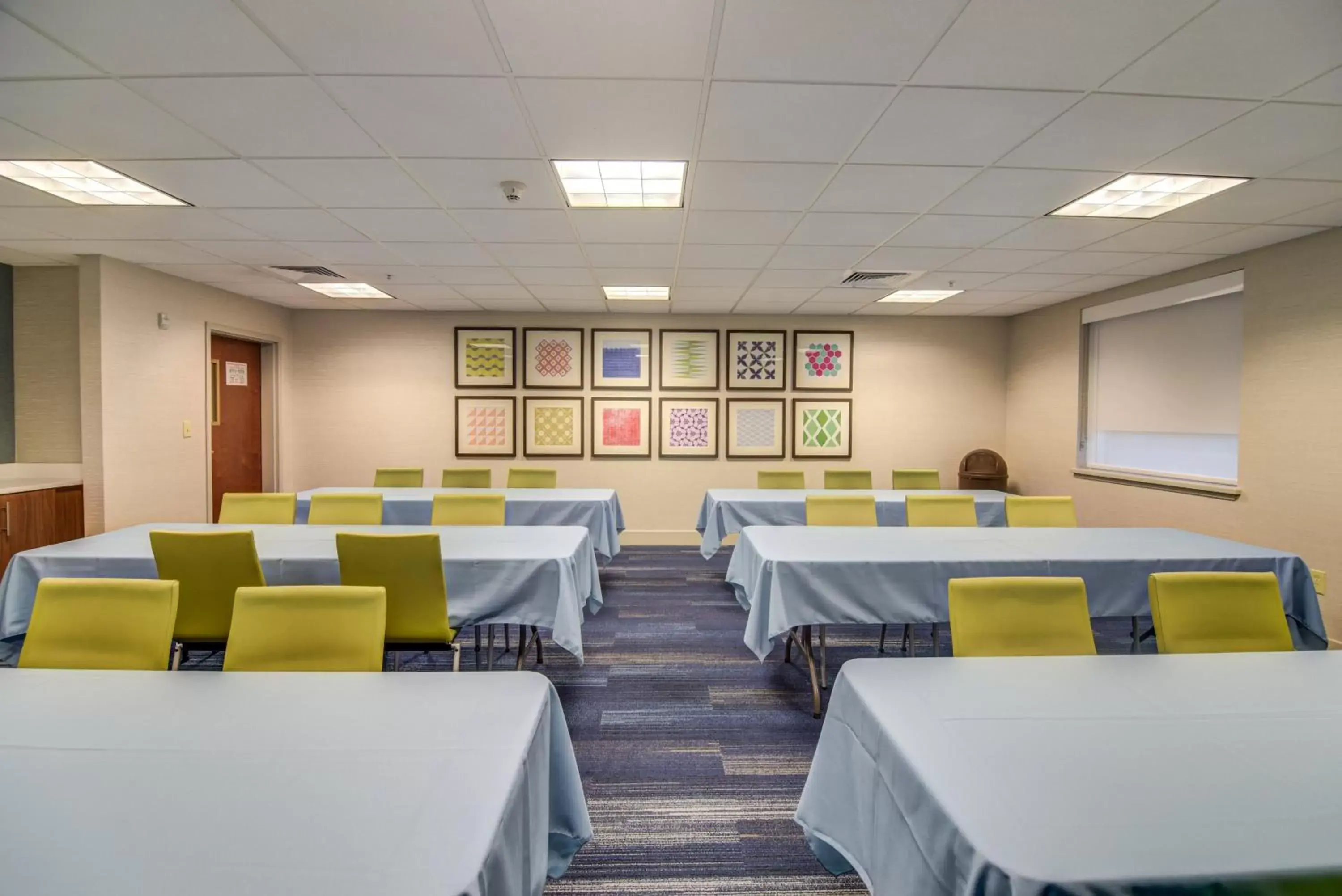 Meeting/conference room in Holiday Inn Express Hotel & Suites Foley, an IHG Hotel