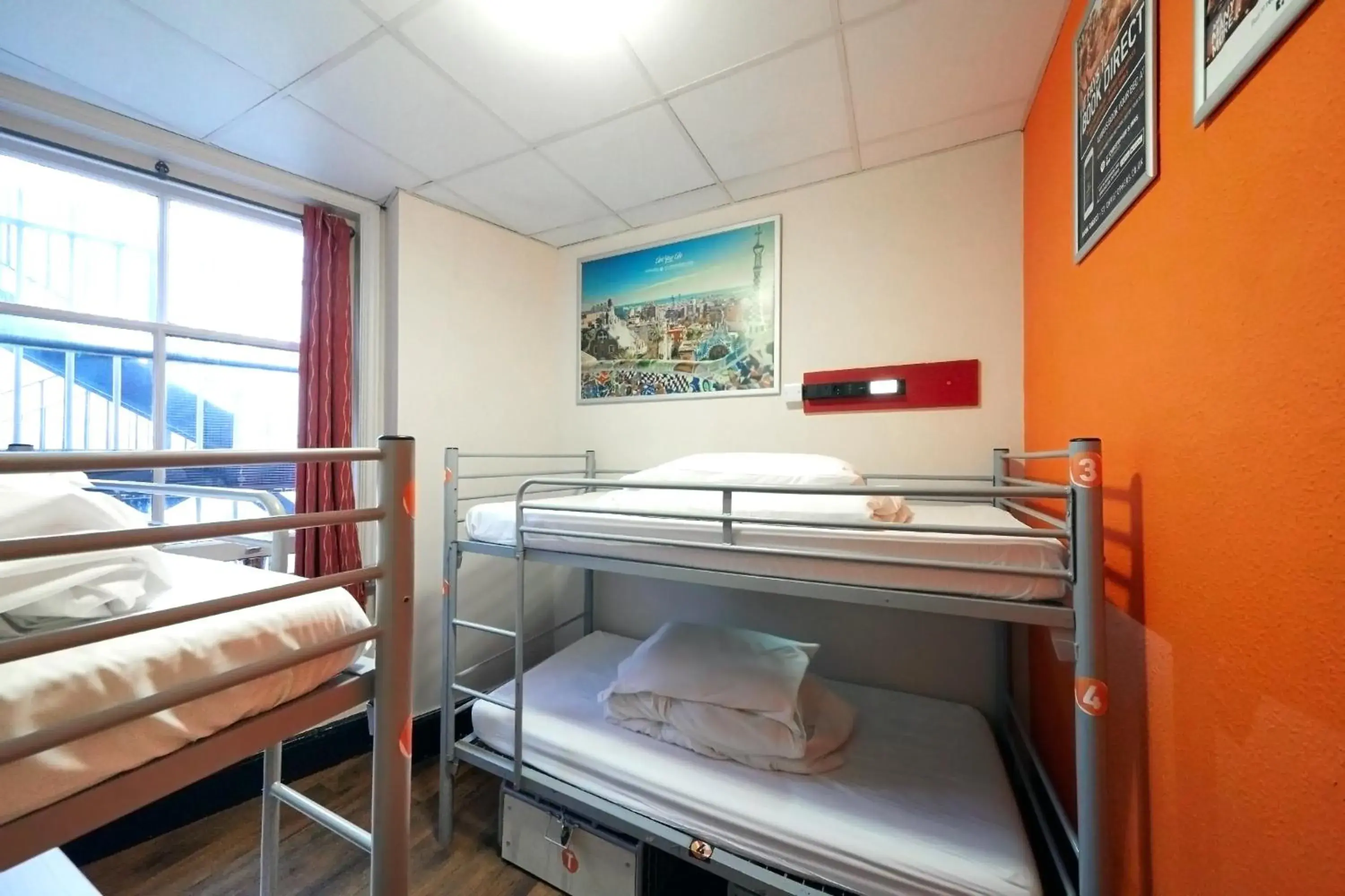 Bed in 4-Bed Mixed Dormitory Room with External Shared Bathroom in St Christopher's Hammersmith