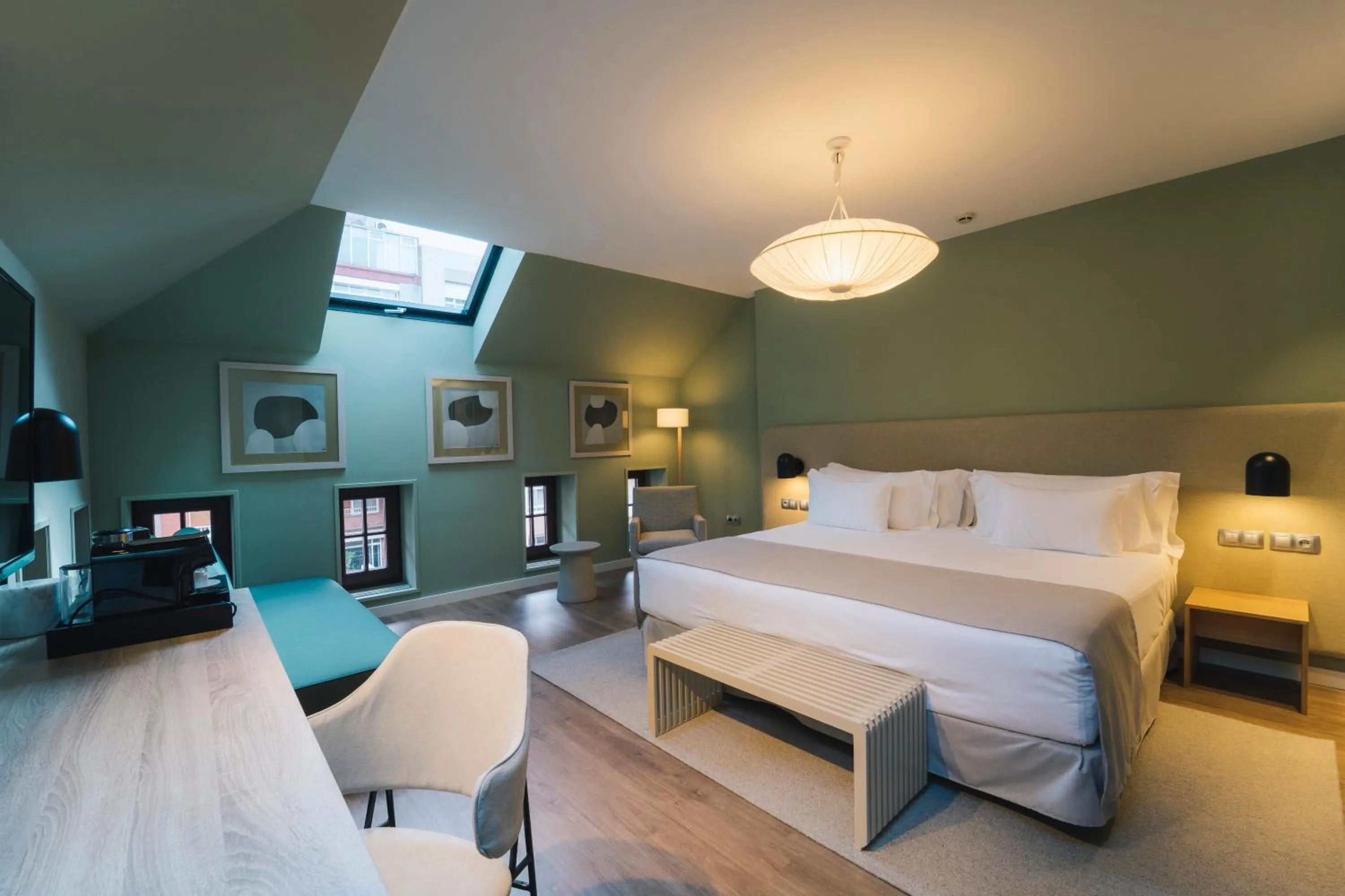 Photo of the whole room, Bed in Barceló Oviedo Cervantes