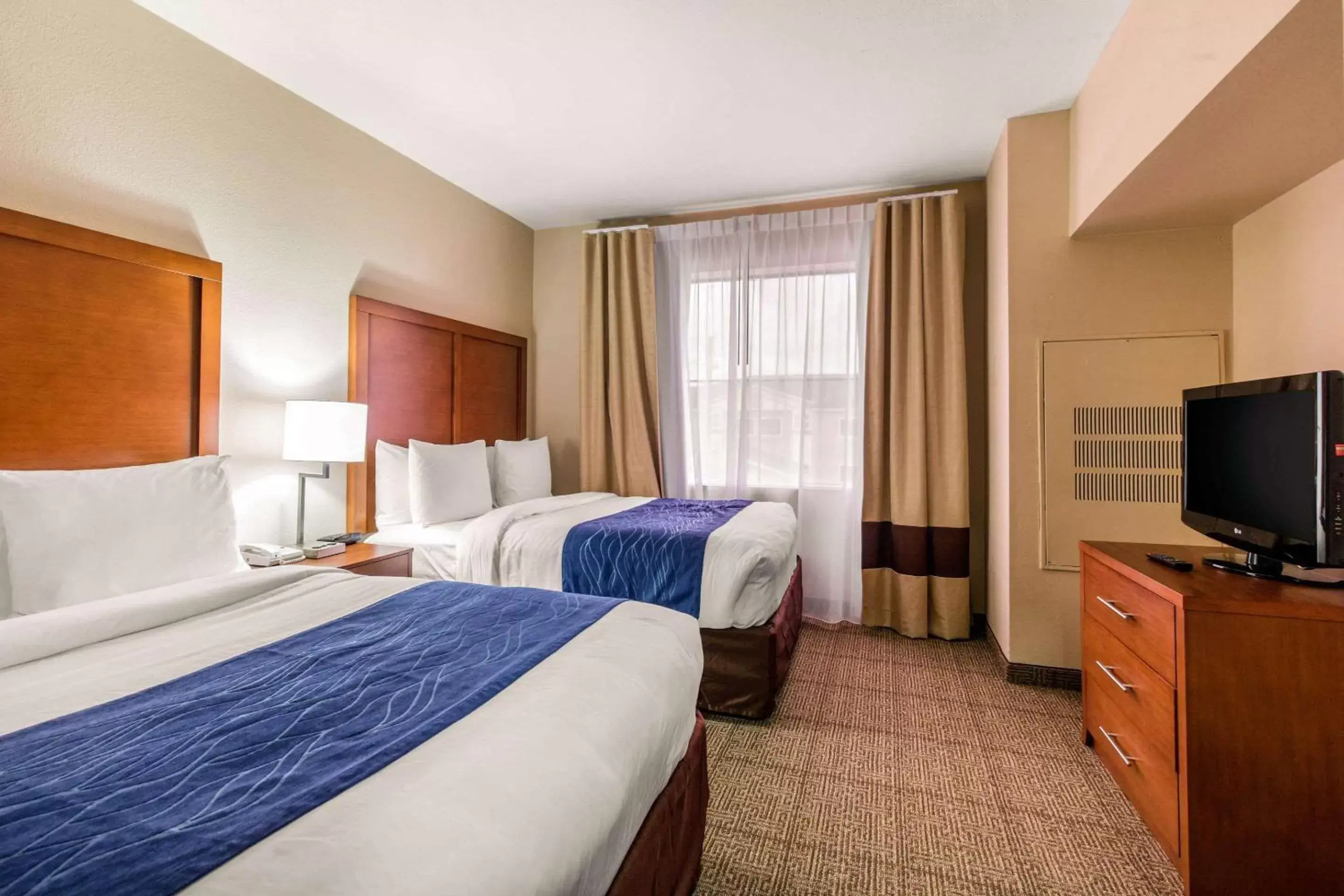 Bedroom, Bed in Comfort Inn & Suites IAH Bush Airport – East