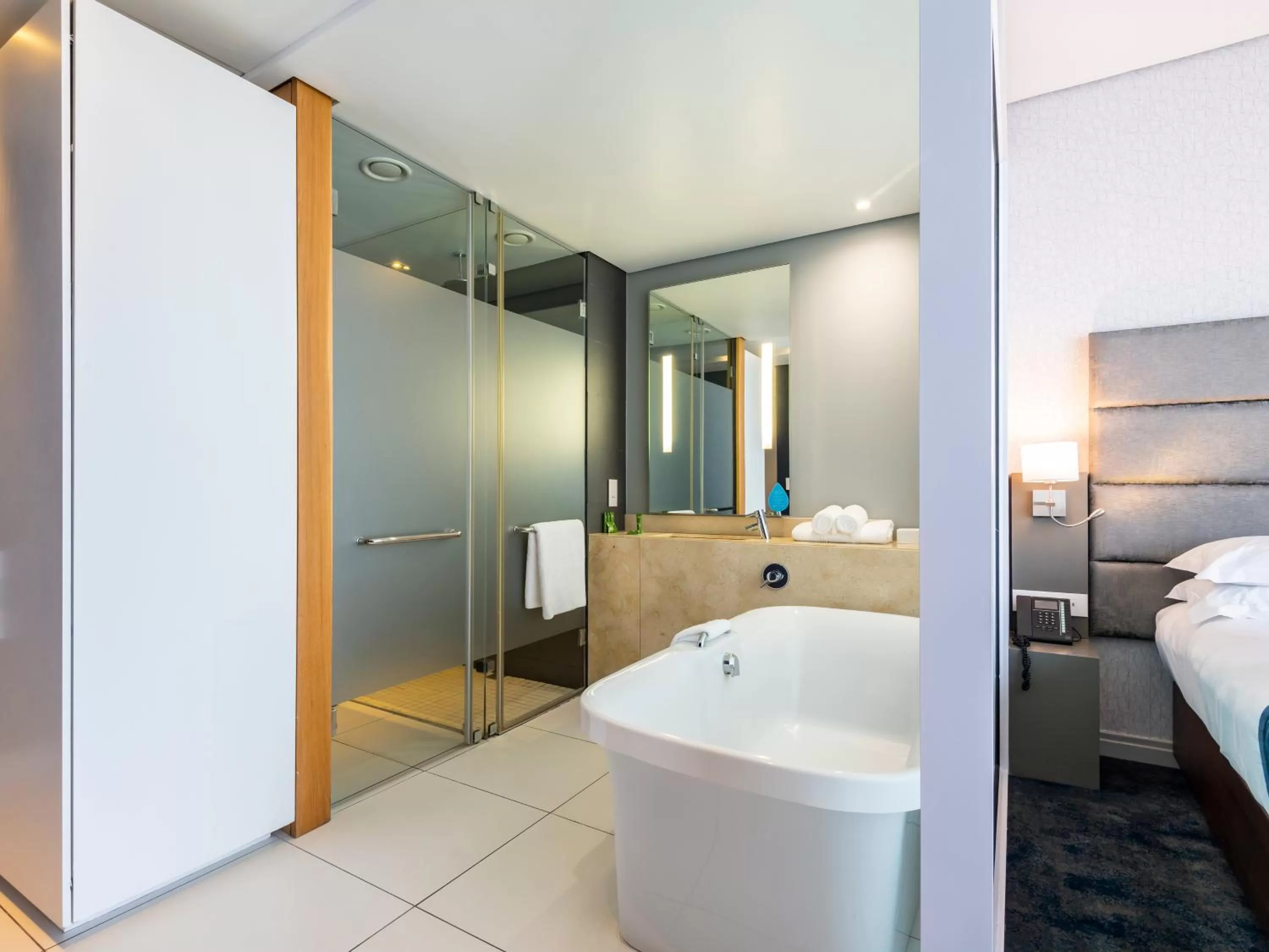 Bathroom, Bed in aha Gateway Hotel Umhlanga