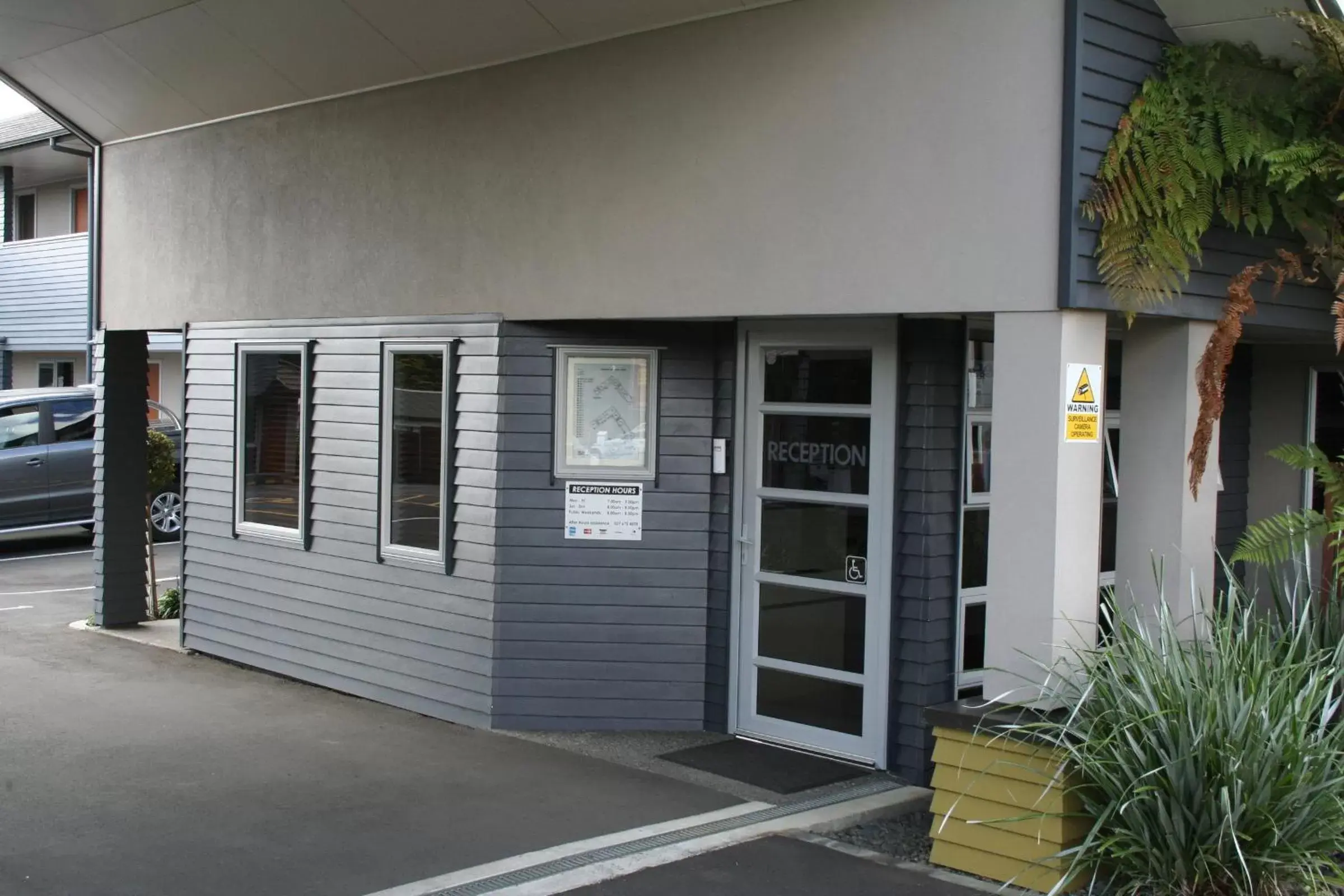 Facade/entrance in Aveda Motor Lodge