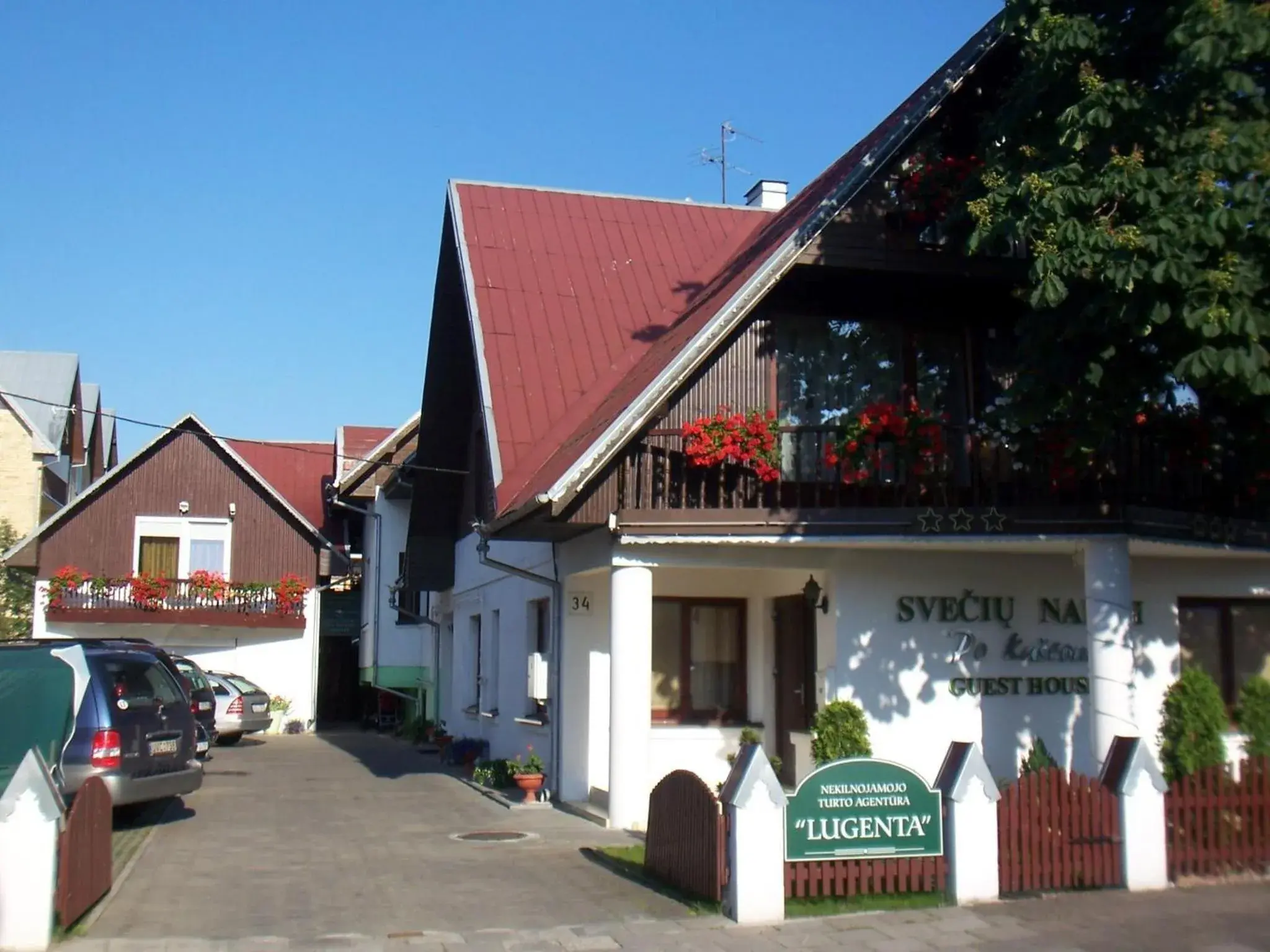 Facade/entrance, Property Building in Po Kastonu