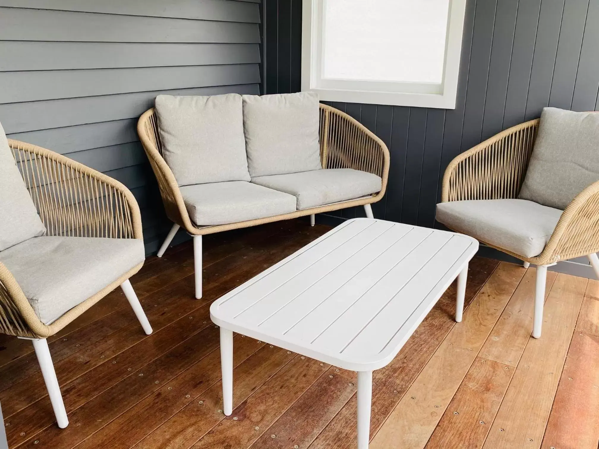 Seating Area in Shoreline Motel