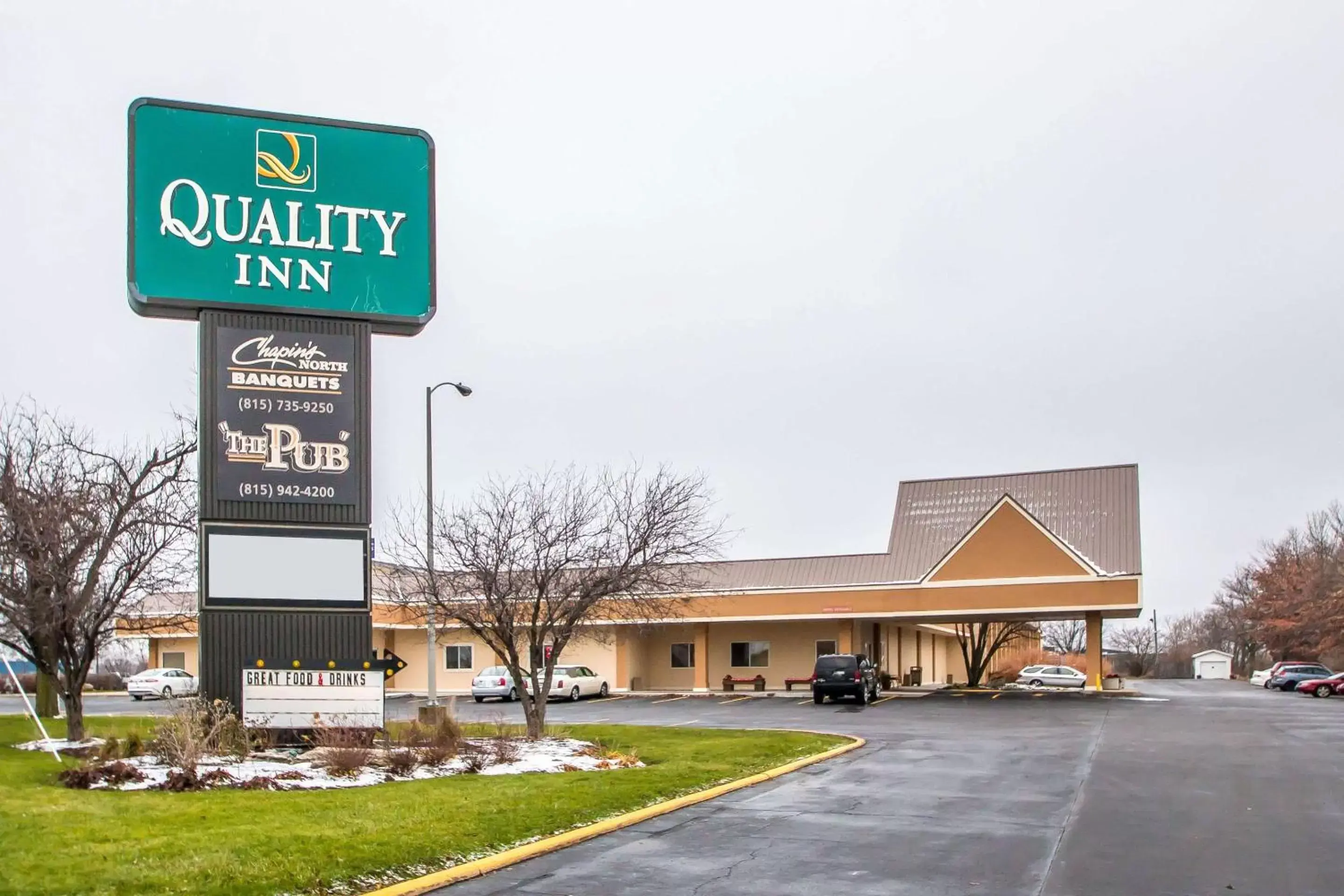 Property Building in Quality Inn Morris I-80