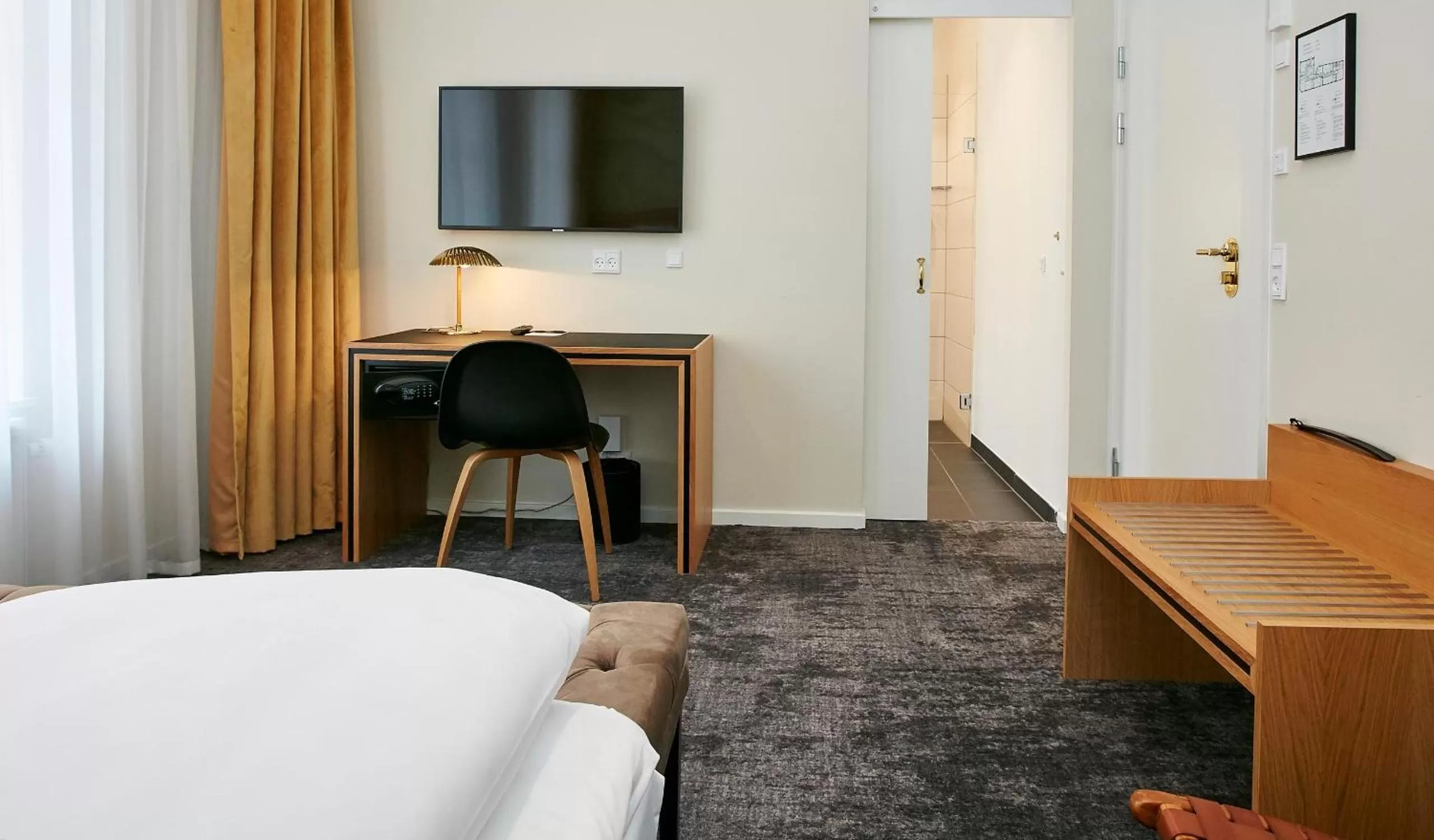 Photo of the whole room, Bed in Jørgensens Hotel