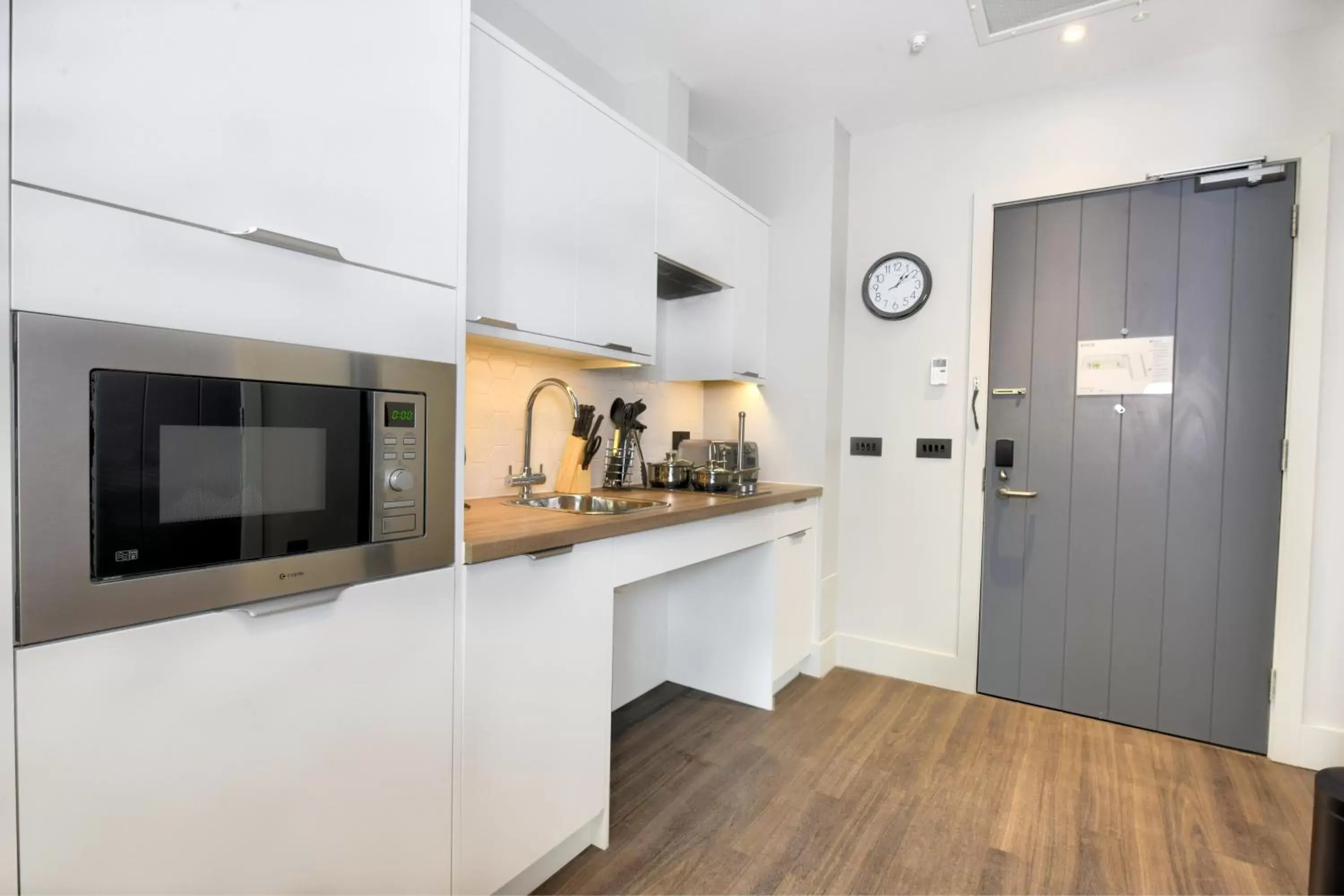 Photo of the whole room, Kitchen/Kitchenette in Staybridge Suites - Dundee, an IHG Hotel