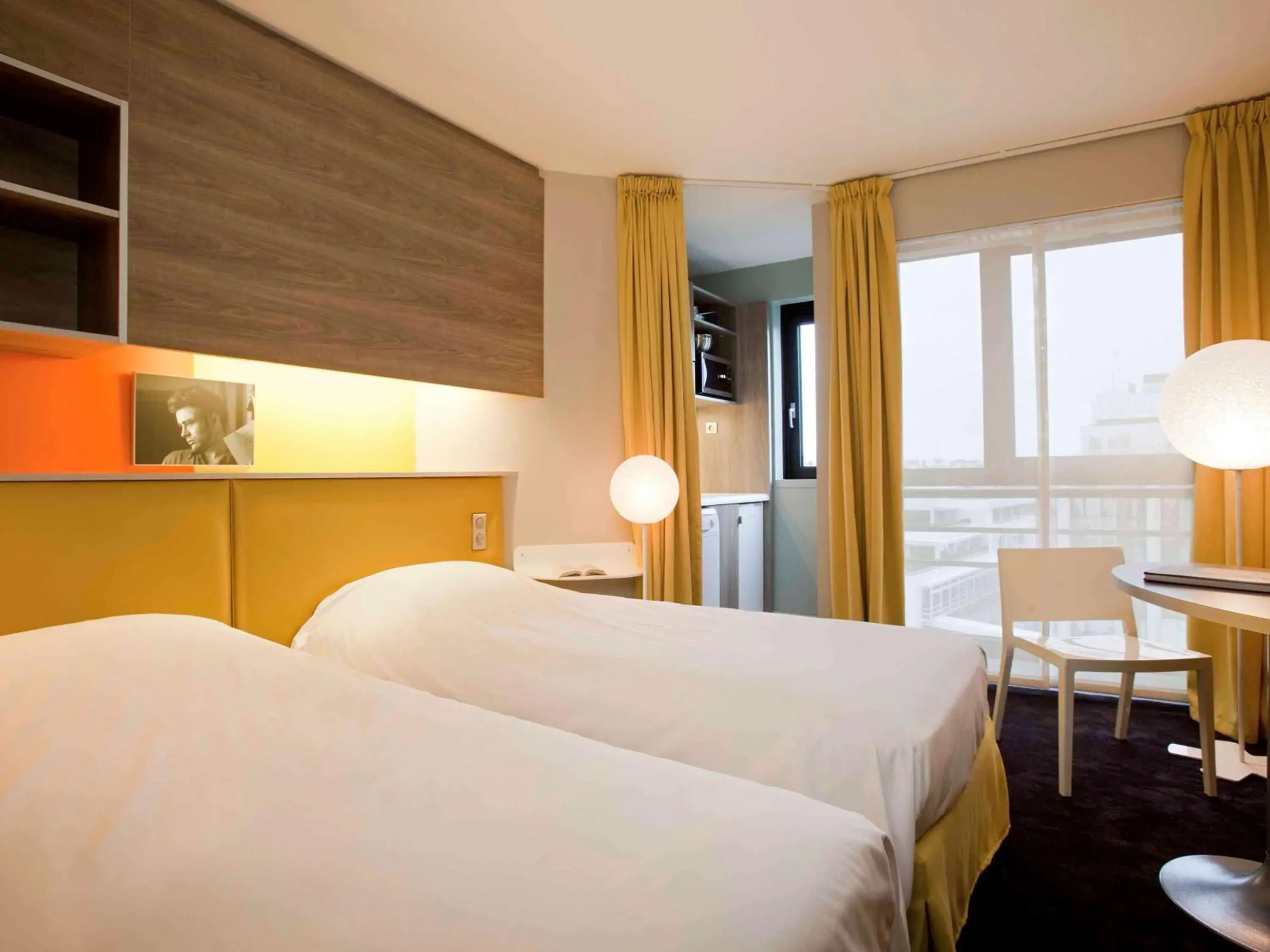 Photo of the whole room, Bed in AppartHotel Mercure Paris Boulogne