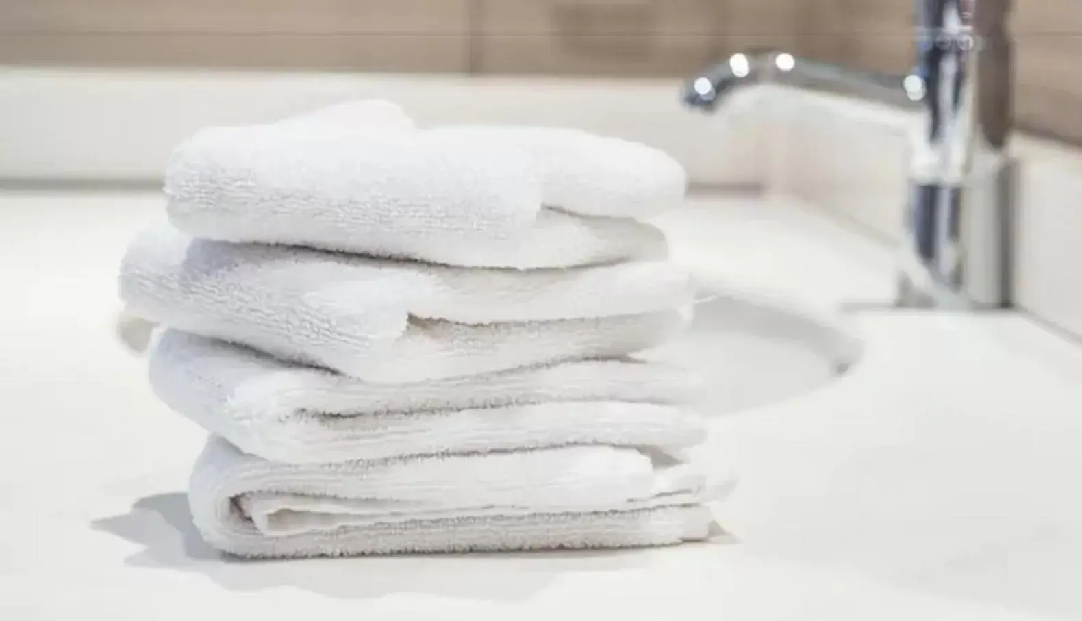 Bathroom in Island Inn & Suites, Ascend Hotel Collection