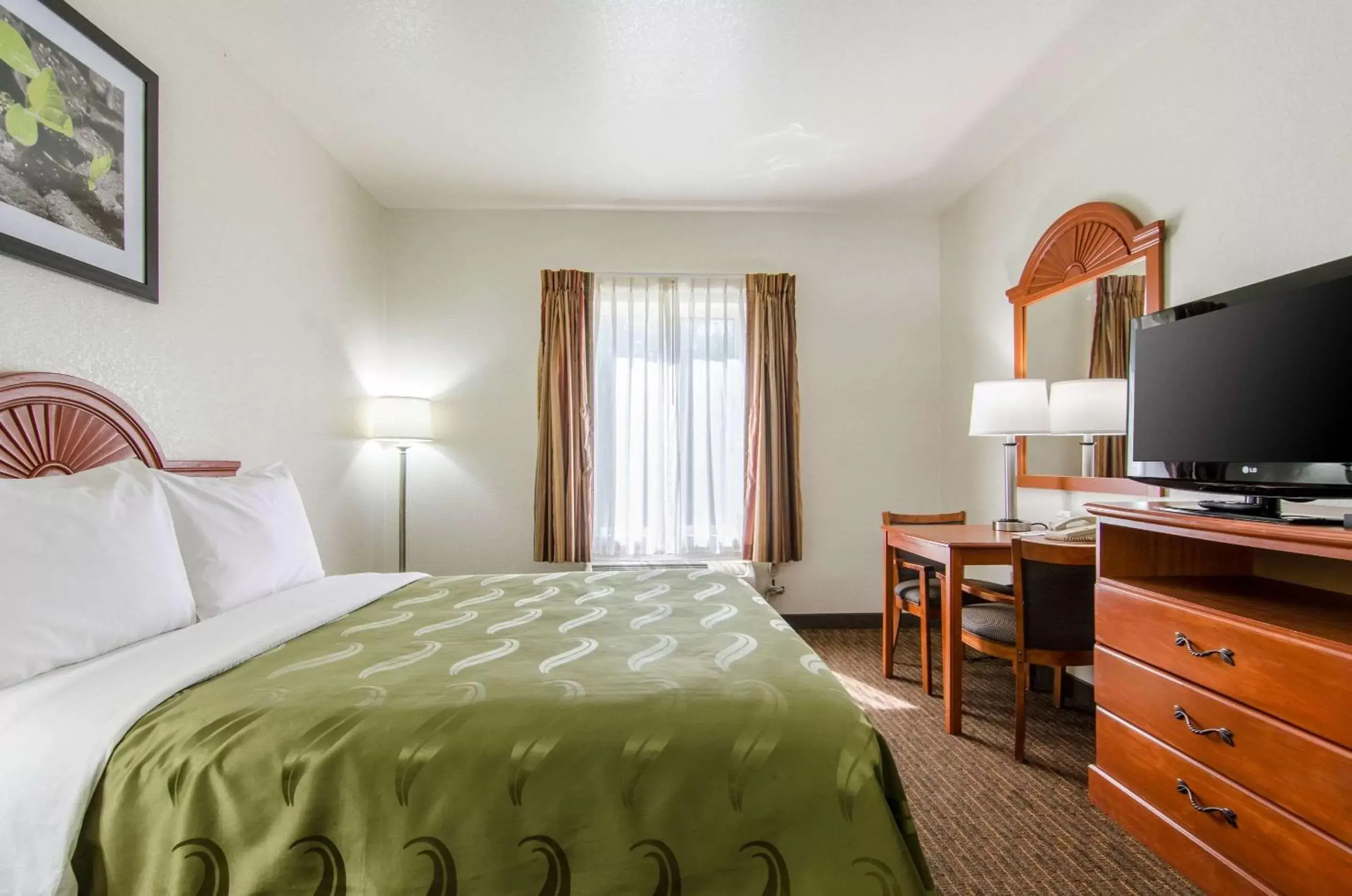 Photo of the whole room, Bed in Quality Inn Junction City near Fort Riley