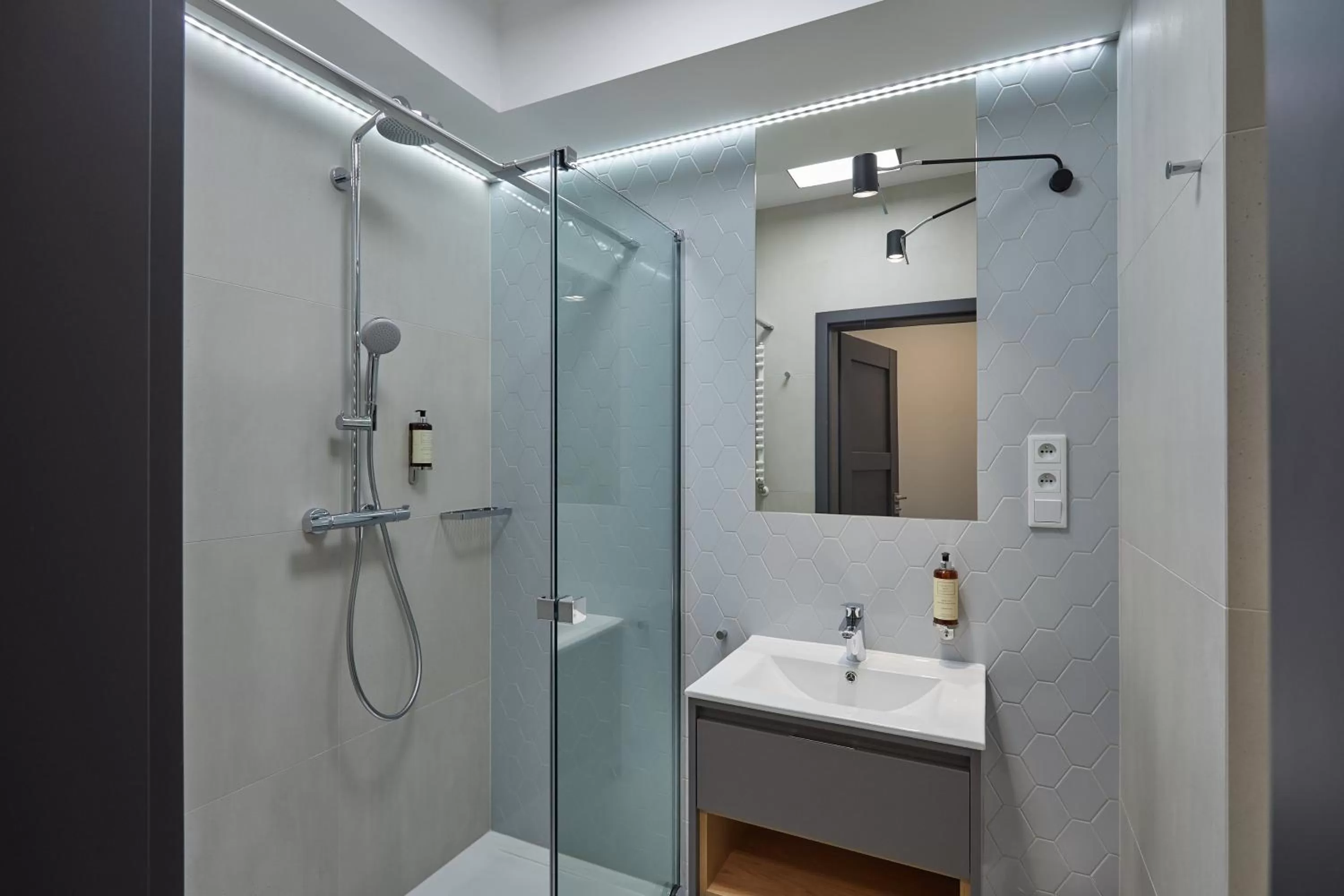 Shower in RAJSKA 3 by PI Apartments