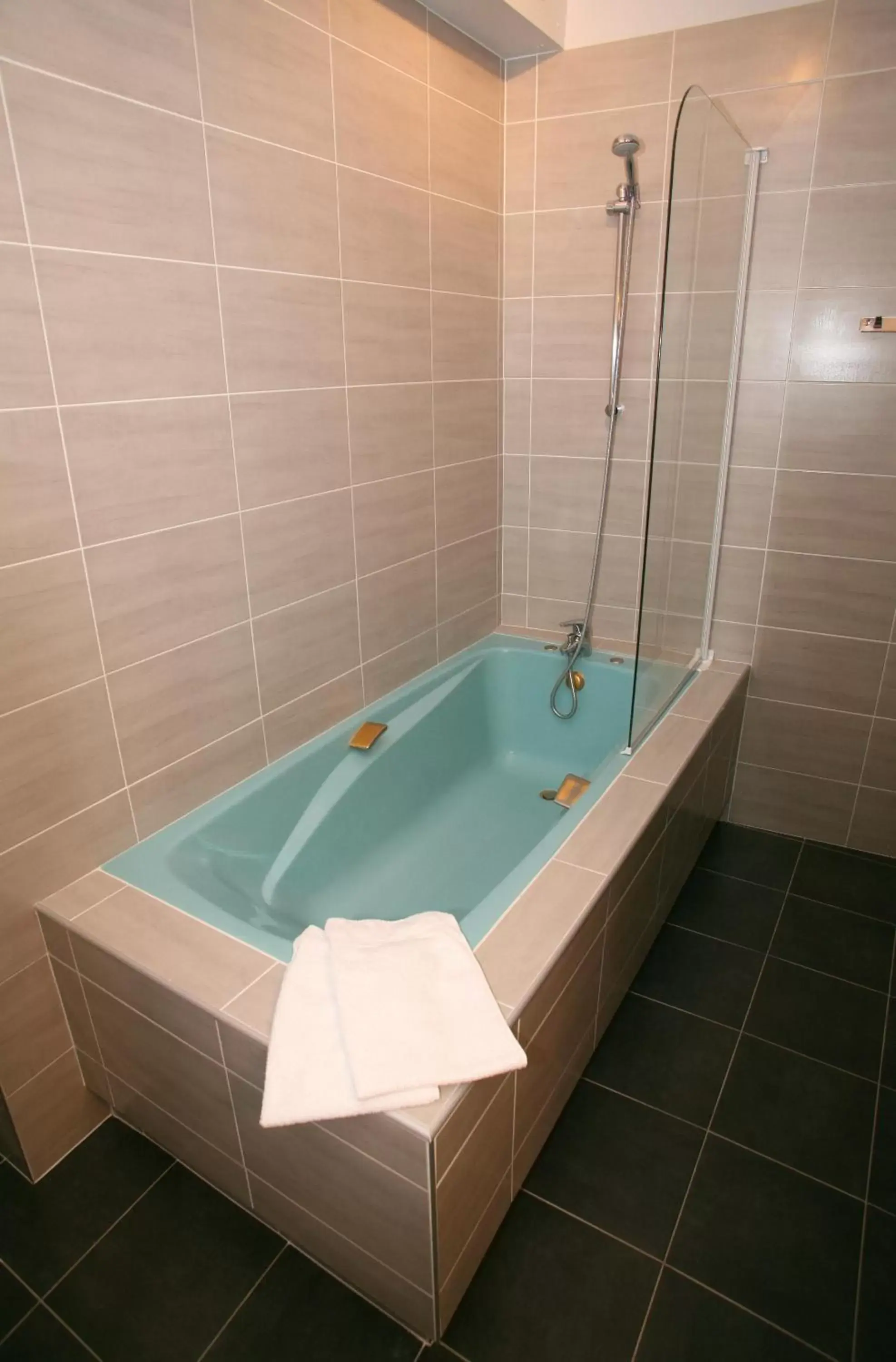 Bathroom in Hotel du Louvre