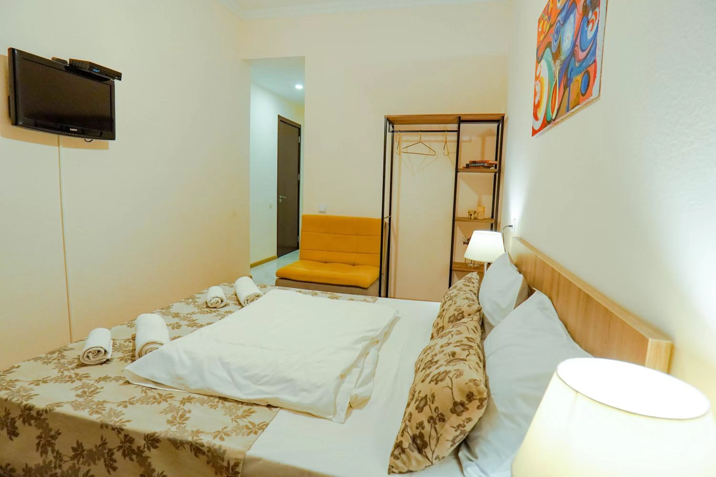 Bedroom, Bed in Check-In Hotel