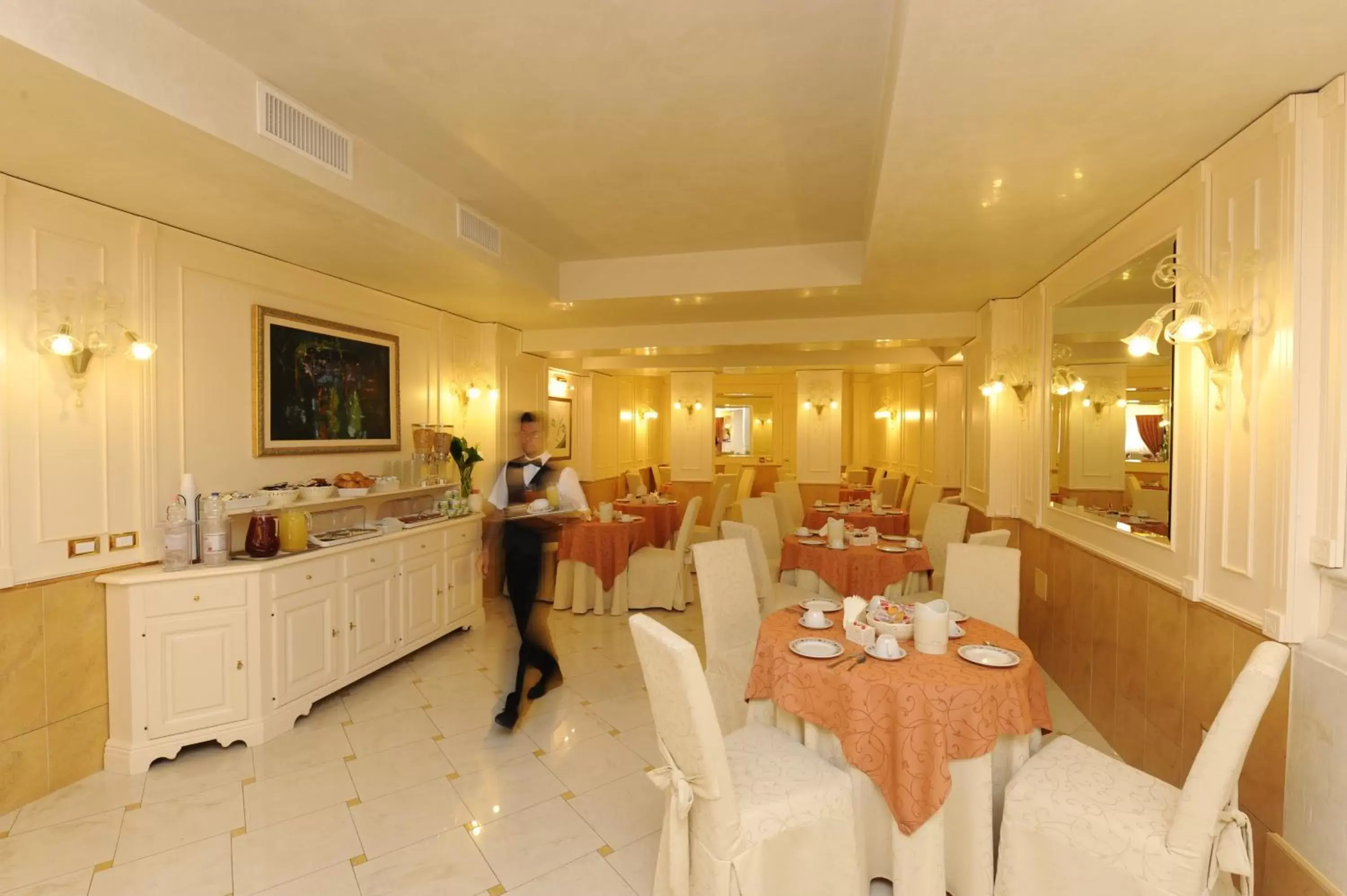 Restaurant/Places to Eat in Hotel Villa Rosa