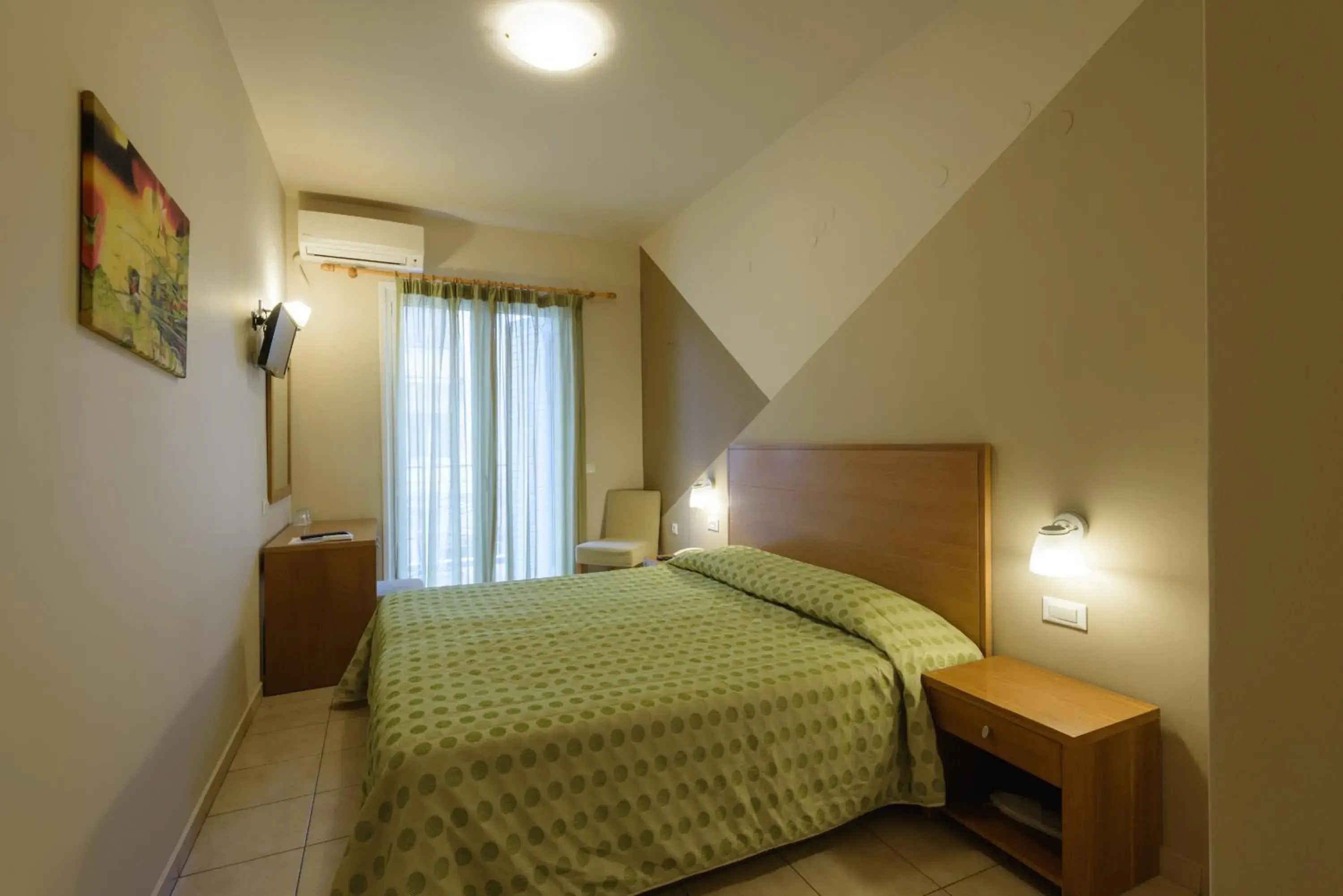 Bathroom, Bed in Park Hotel