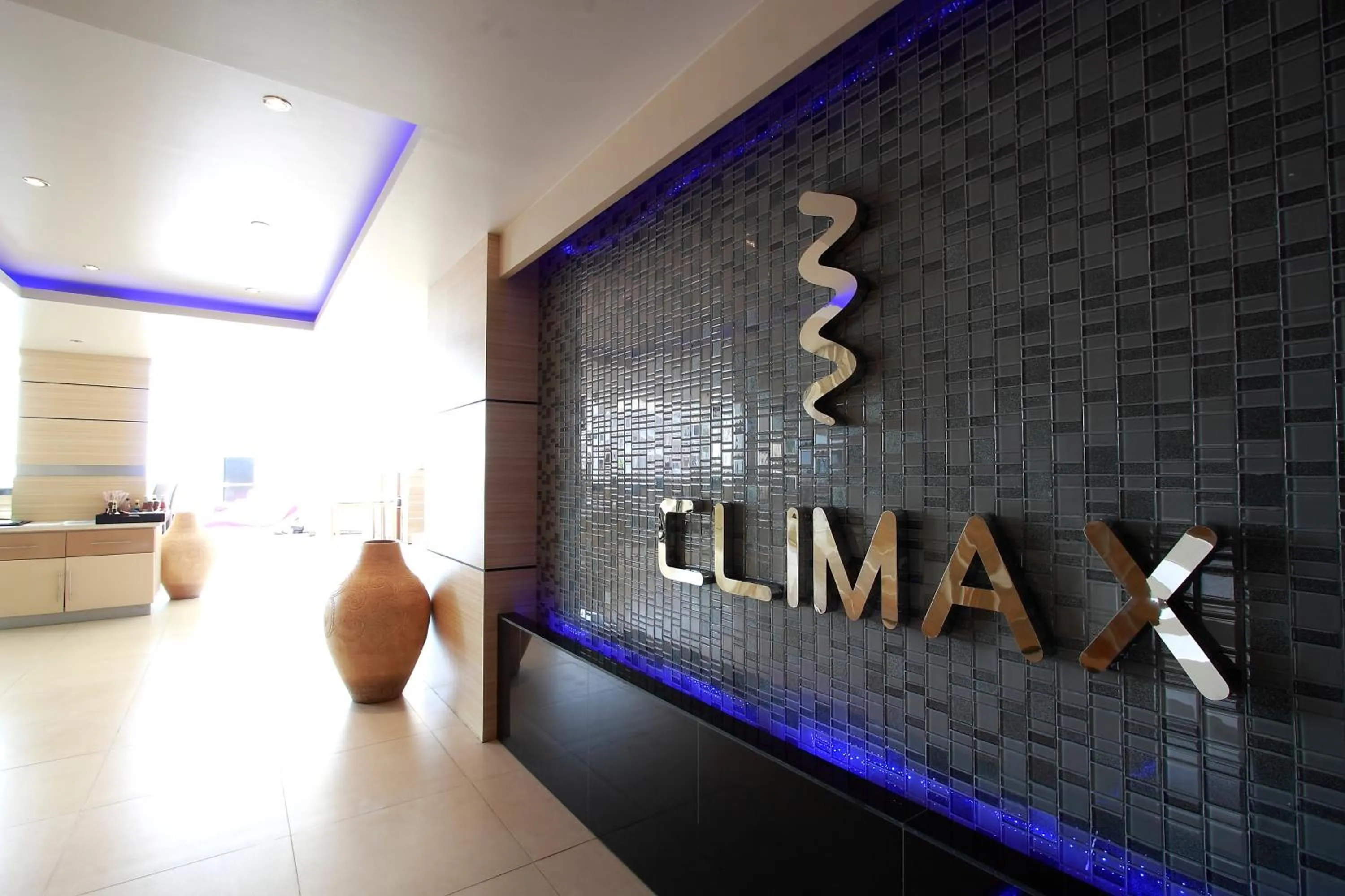 Restaurant/places to eat in Absolute Bangla Suites