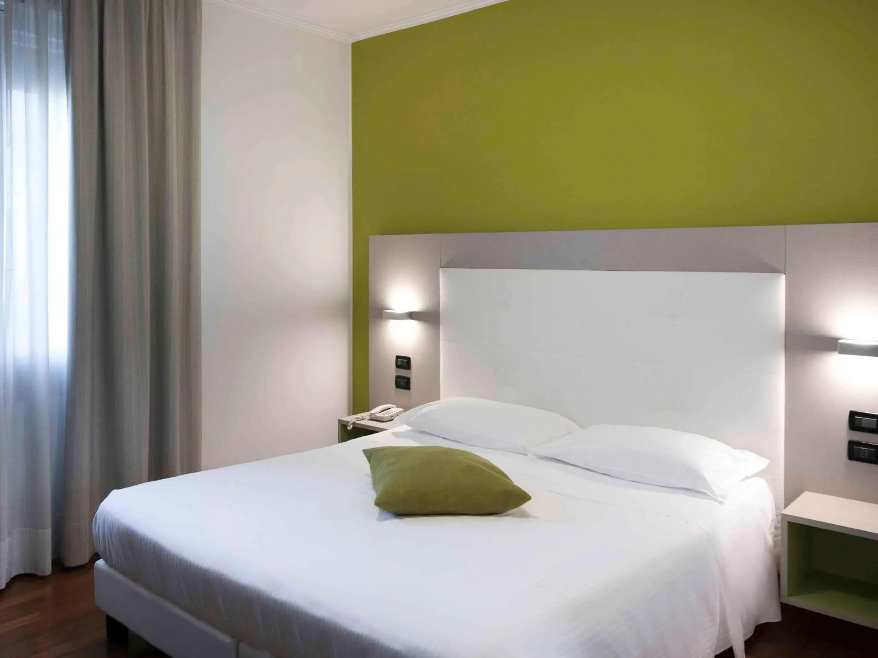 On site, Bed in Hotel Milano Palmanova