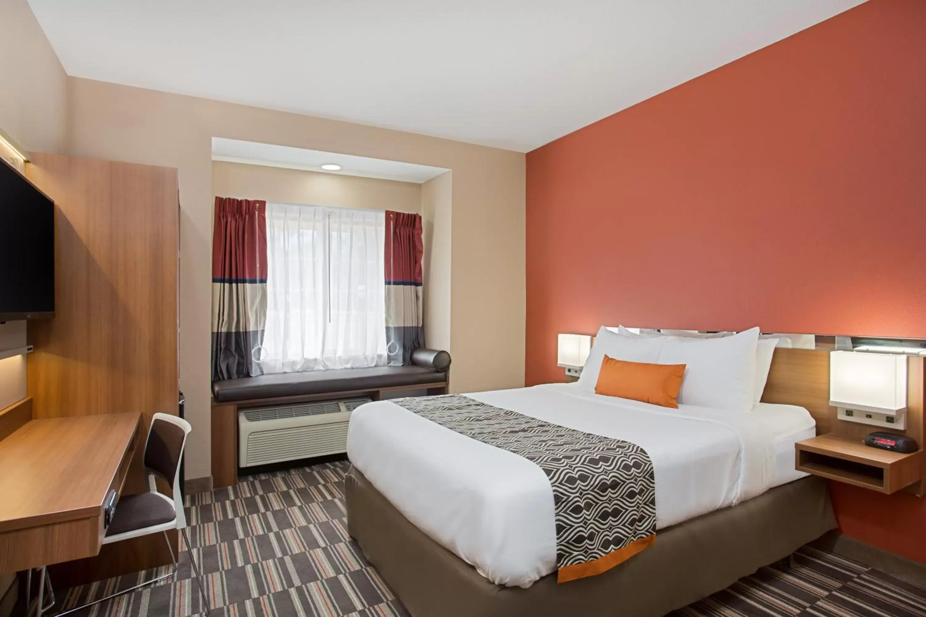 Bed in Microtel Inn & Suites by Wyndham Walterboro