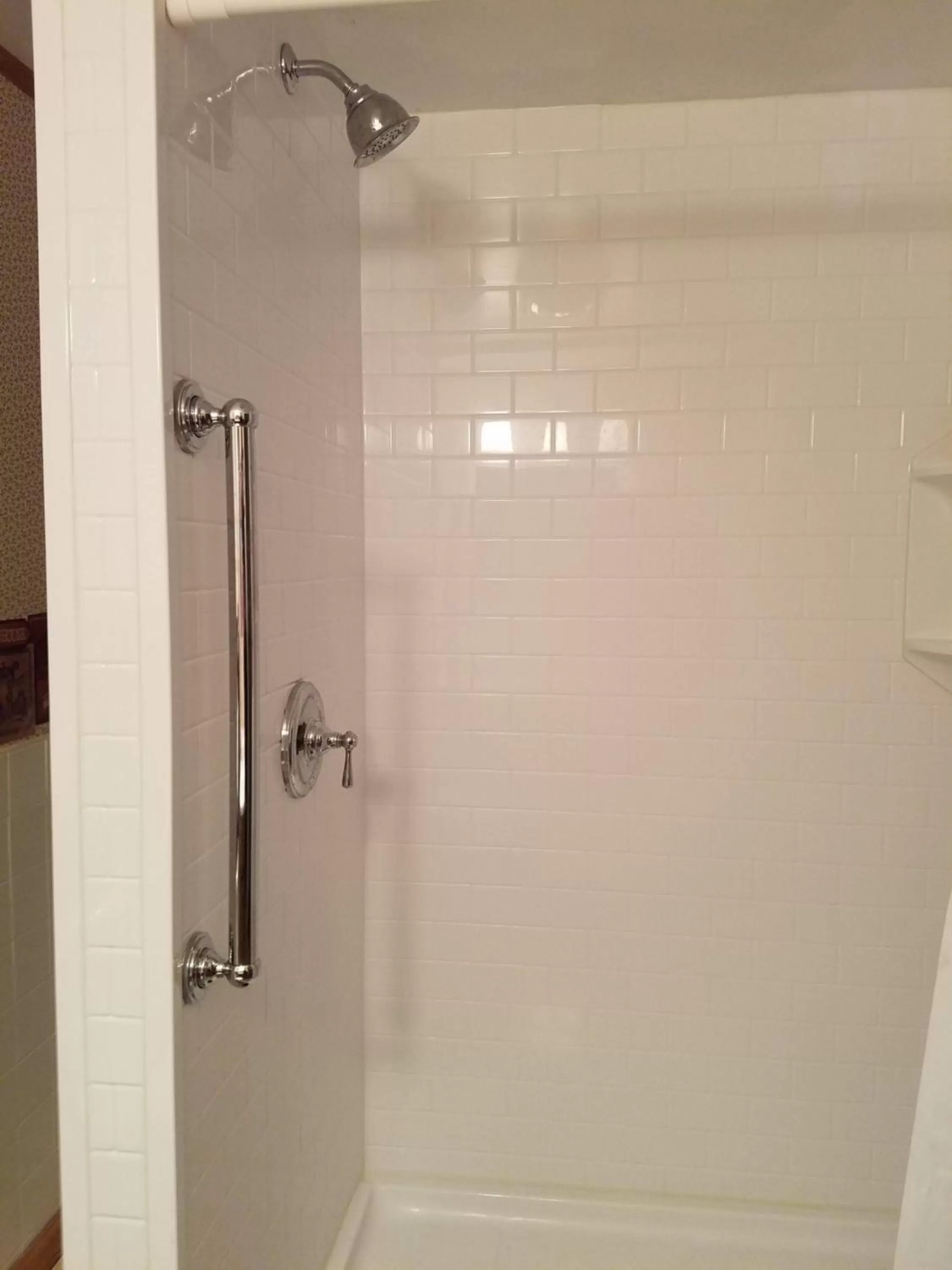 Double Room with Private Bathroom (Blue) in Rainbow Ridge Farms