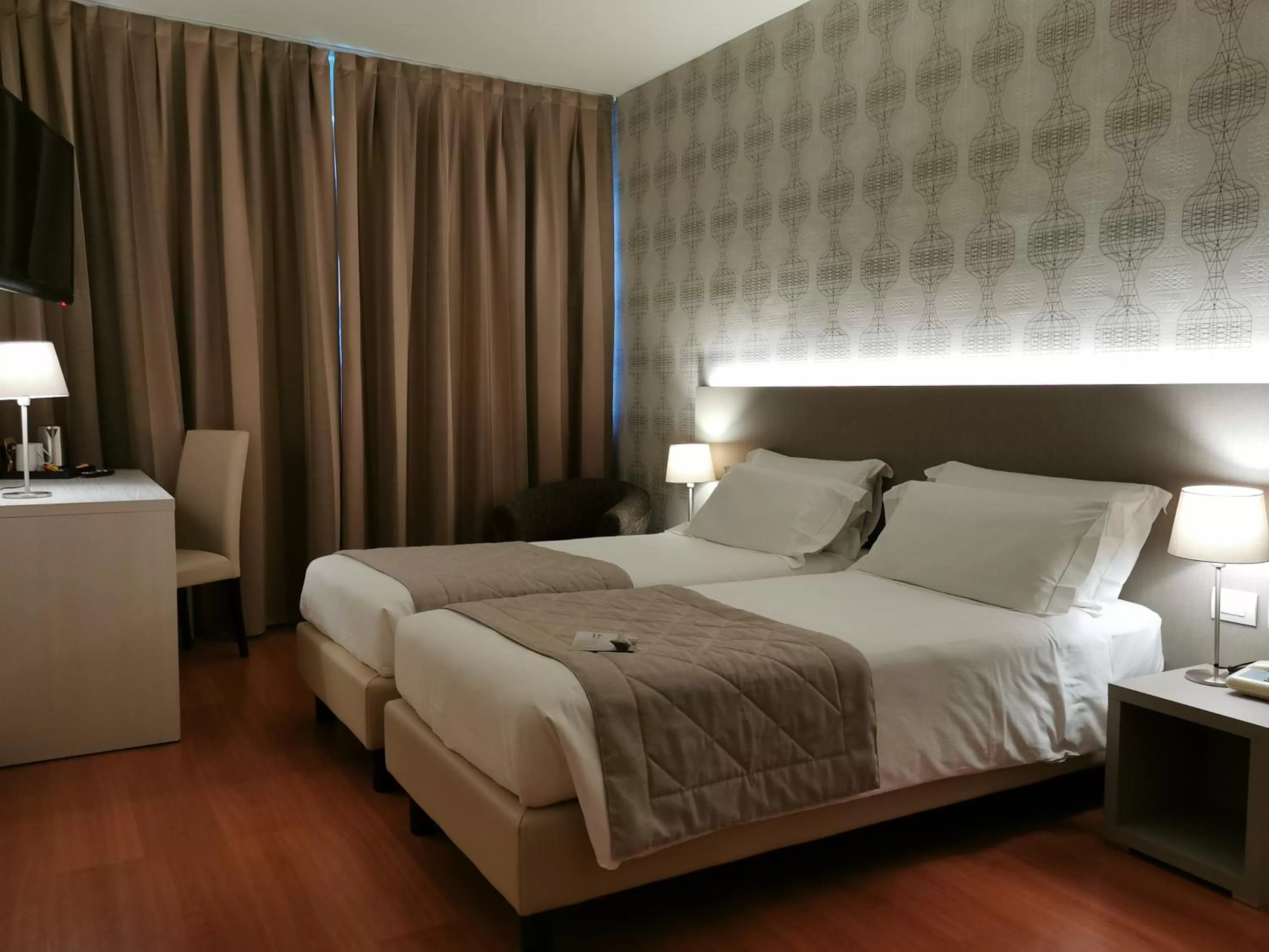 Bedroom, Bed in Hotel President