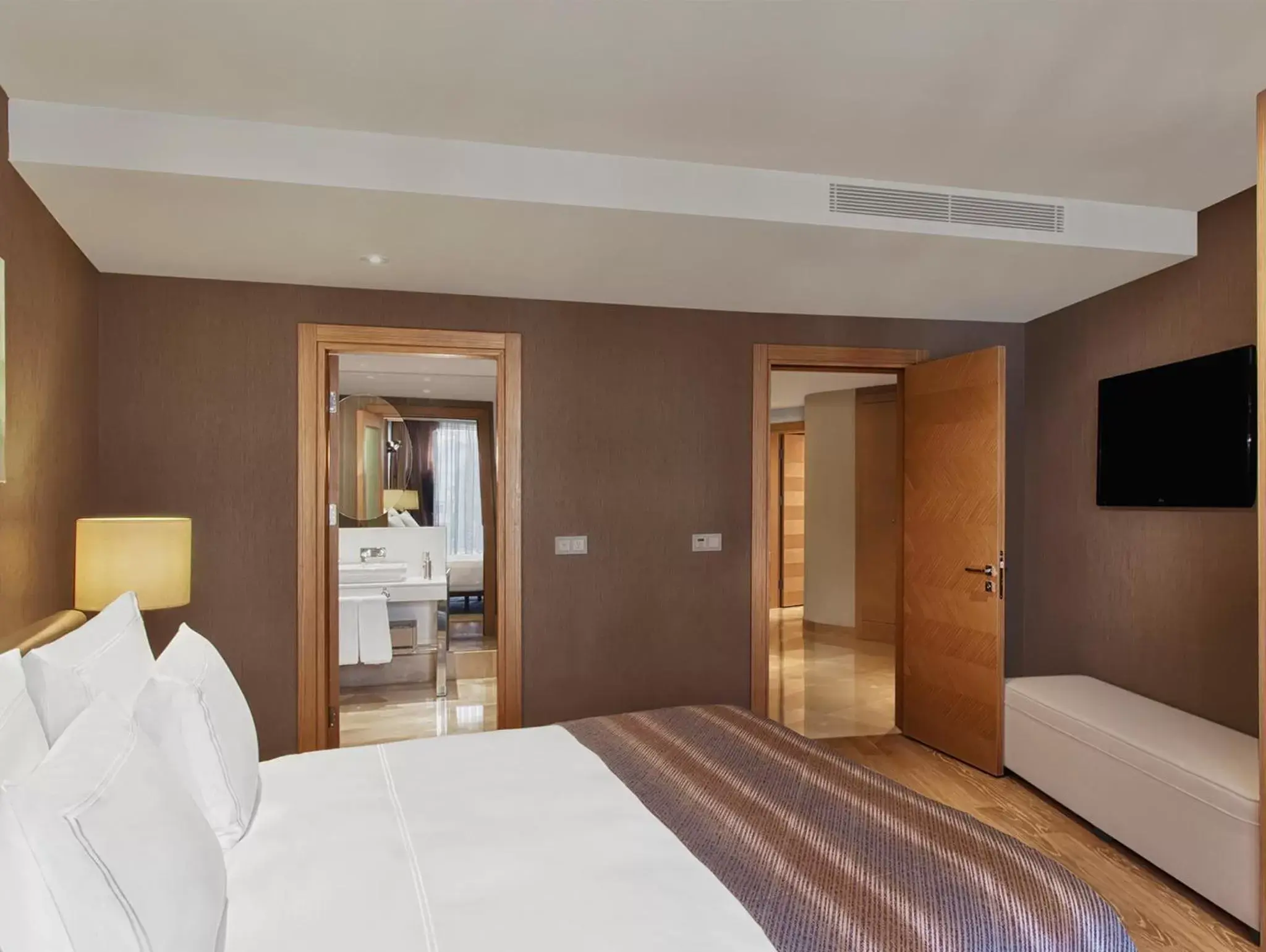 Bathroom, Bed in CVK Park Bosphorus Hotel Istanbul
