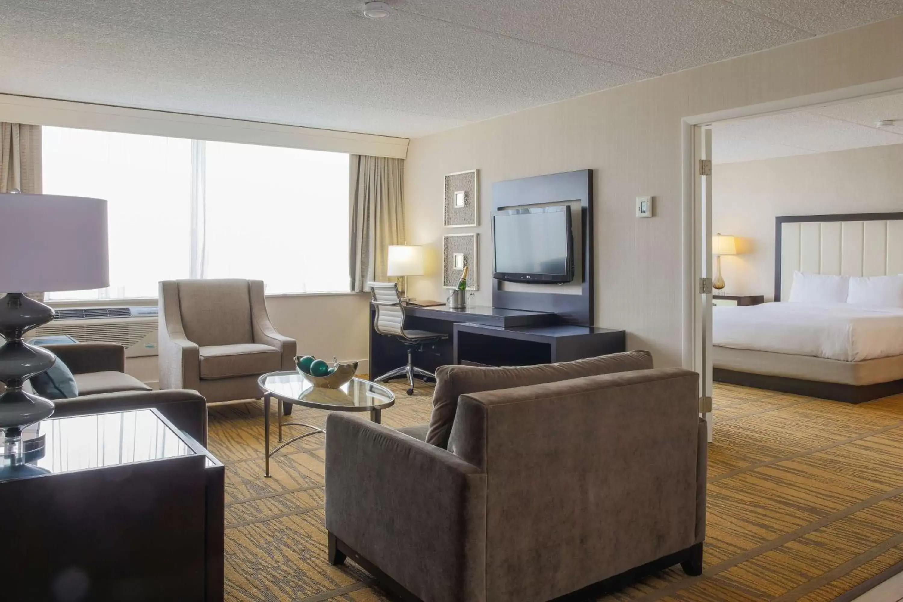 Bedroom, Seating Area in DoubleTree by Hilton Rochester