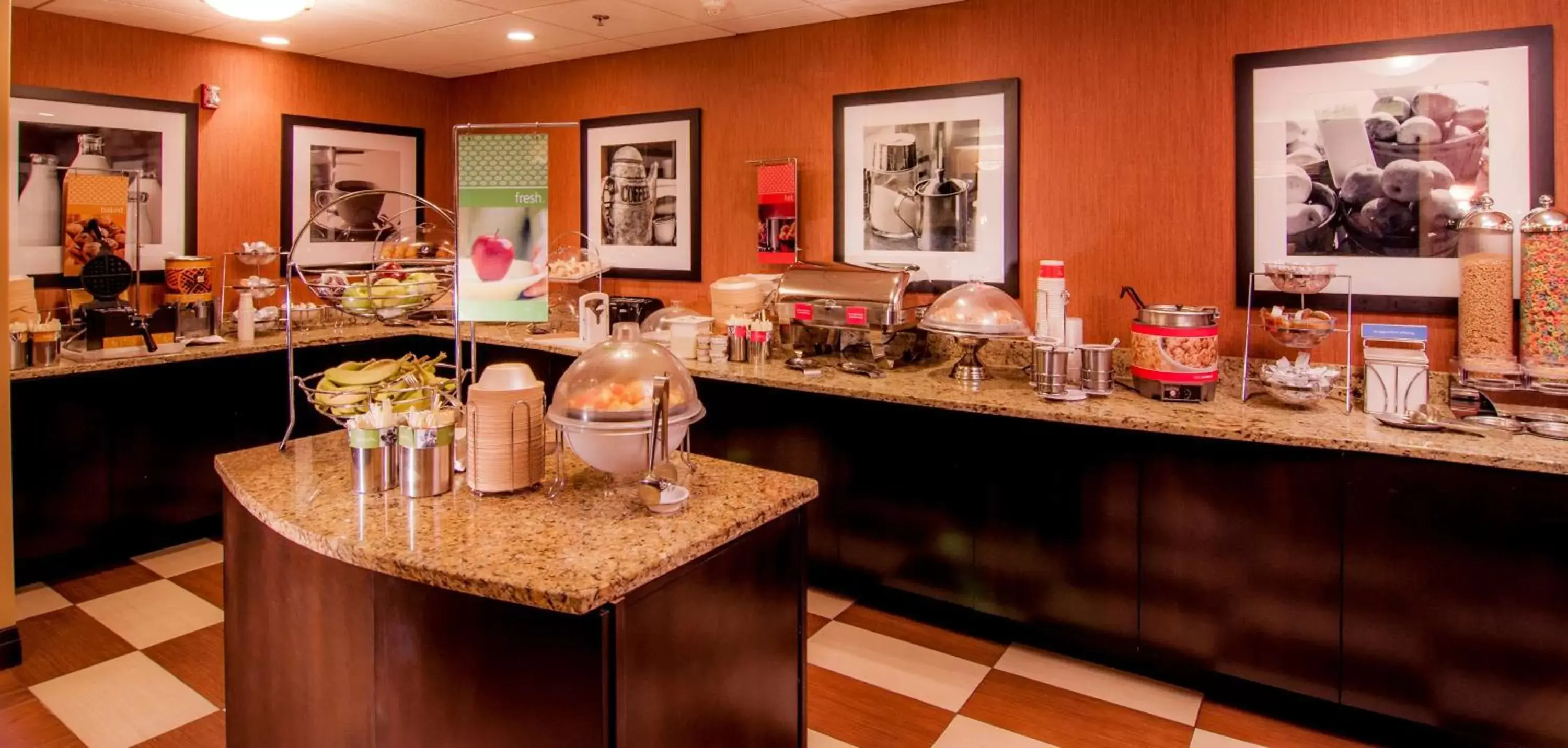 Dining area, Restaurant/Places to Eat in Hampton Inn & Suites Tampa-North